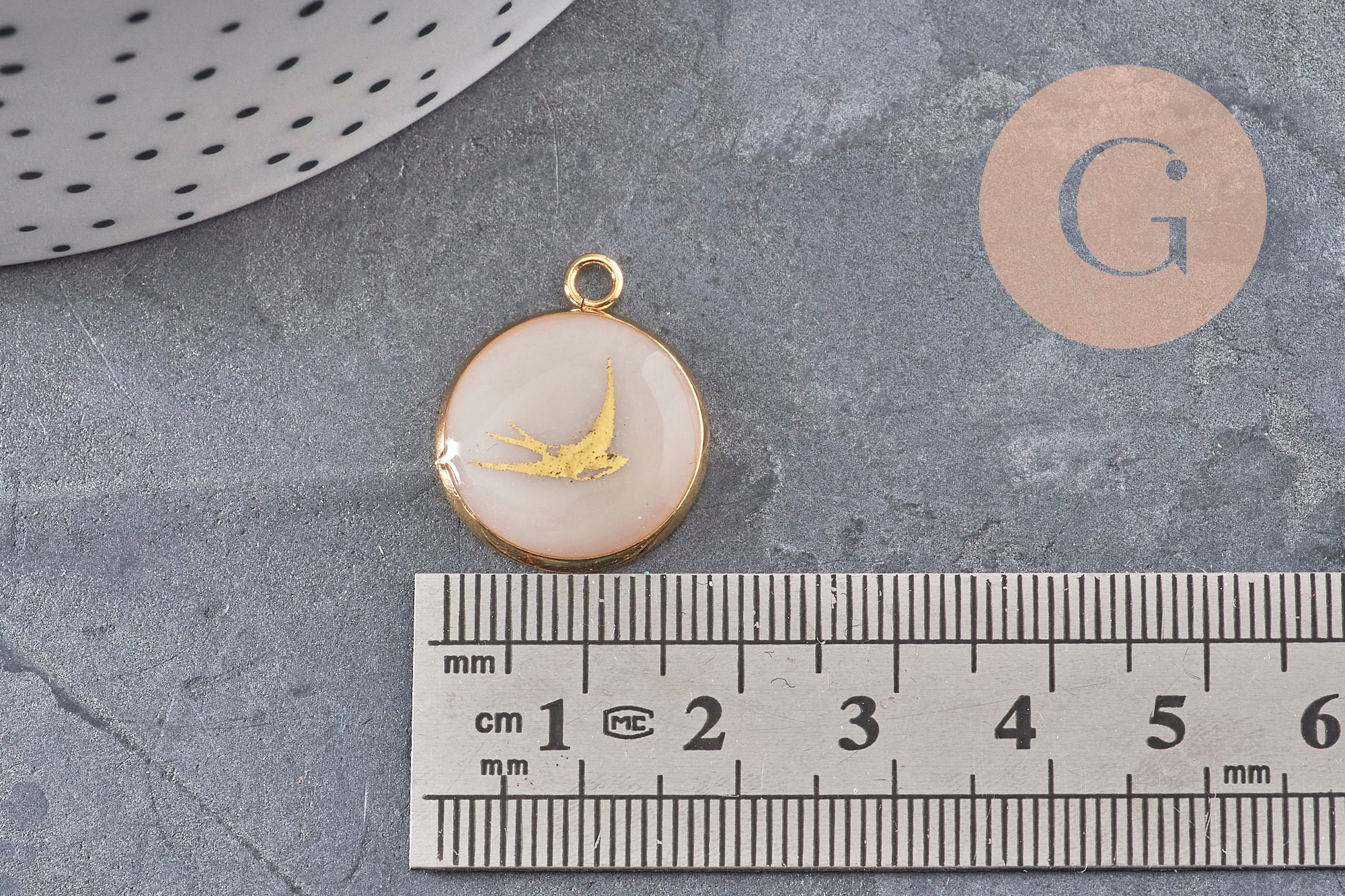 Pendentif rond motif hirondelle acier 304 inoxydable doré 16mm, x1 (G11104)