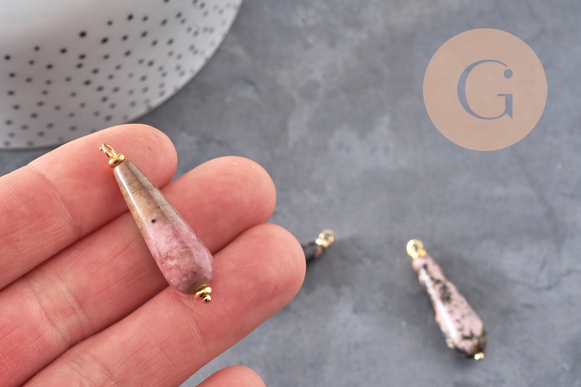 Pendentif goutte rhodonite naturelle laiton & acier doré 38mm, x1 (G11122)