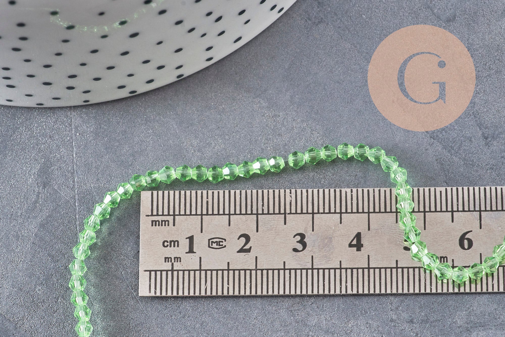 Perles cristal toupies à facette vert transparent 3-3.3mm, x1 fil de 38cm (G11111)