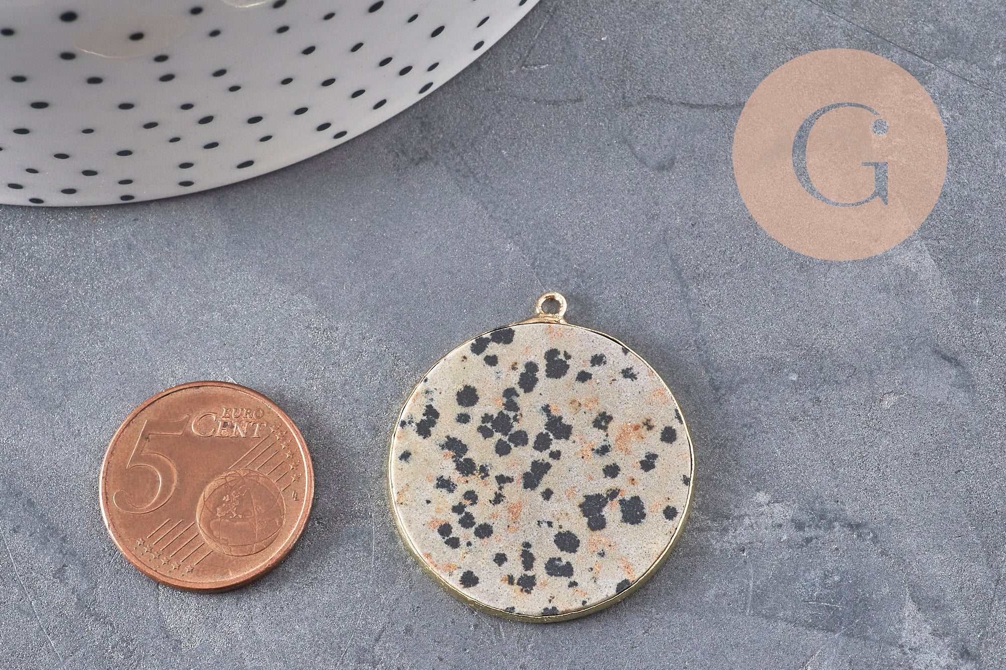 Pendentif rond jaspe dalmatien naturel laiton doré 32mm, x1 (G11123)