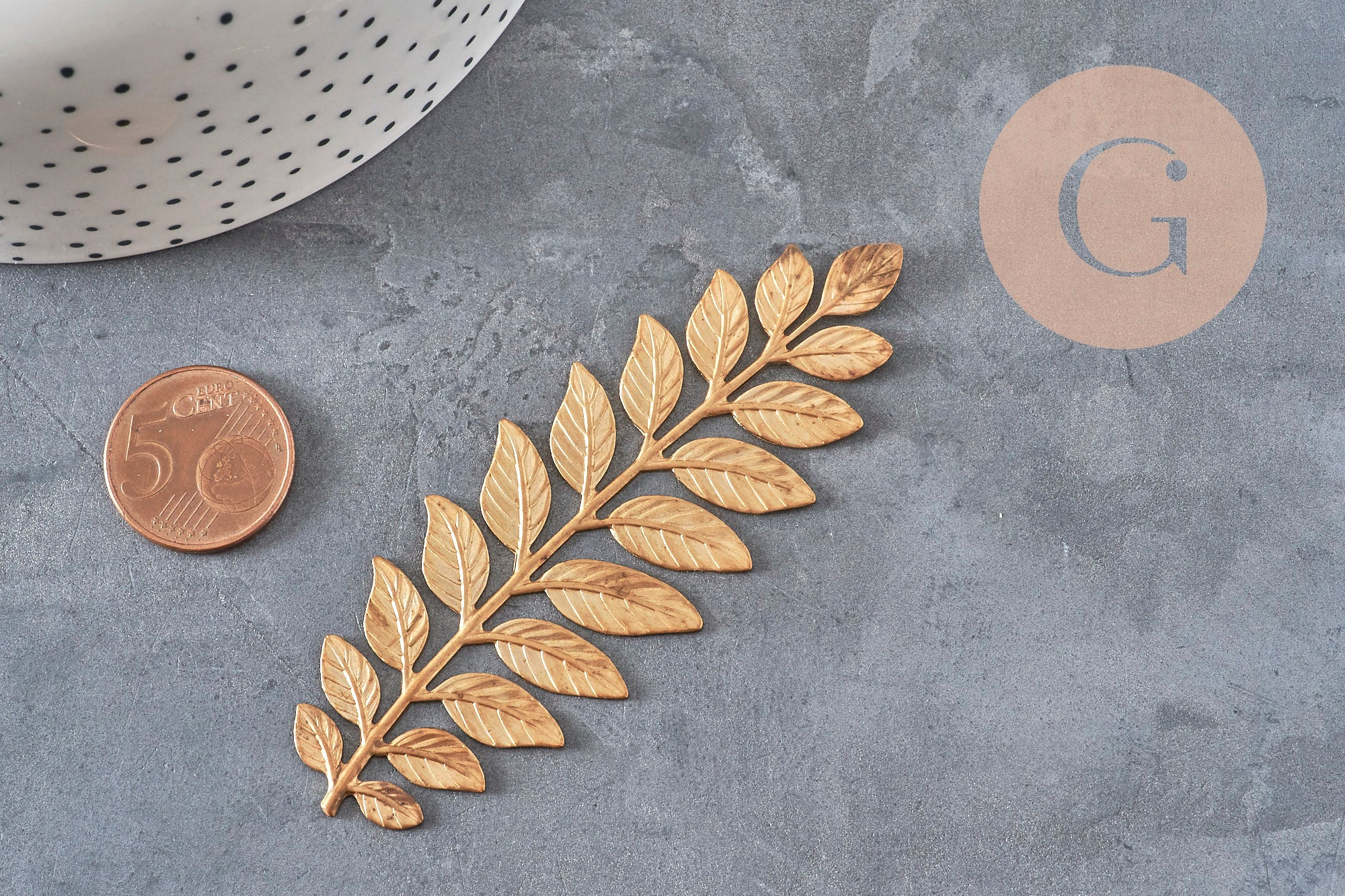 Raw brass laurel leaf stamping 90mm, x1 (G10165)