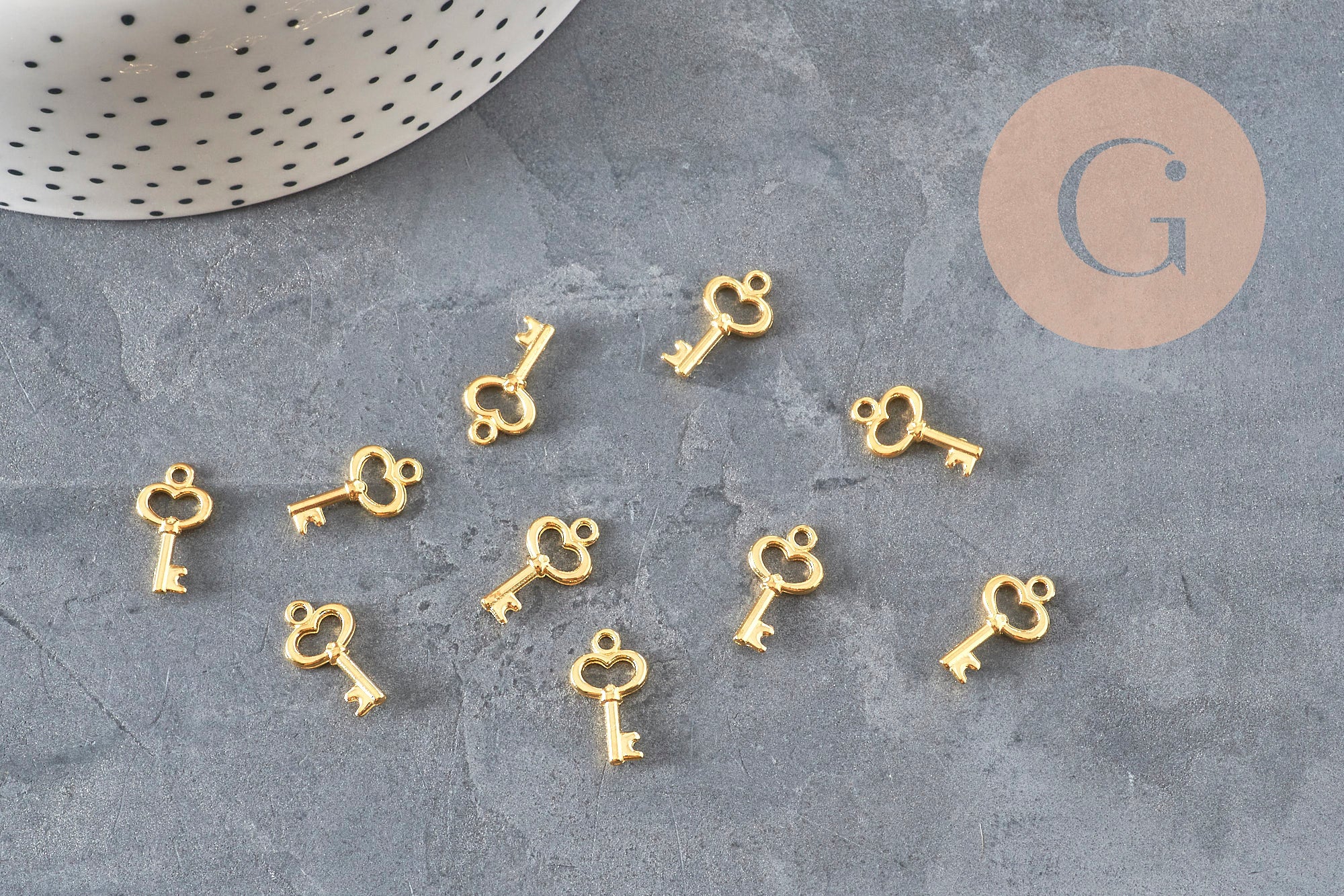 Zamac gold key charm 15.5mm, x10 VALID