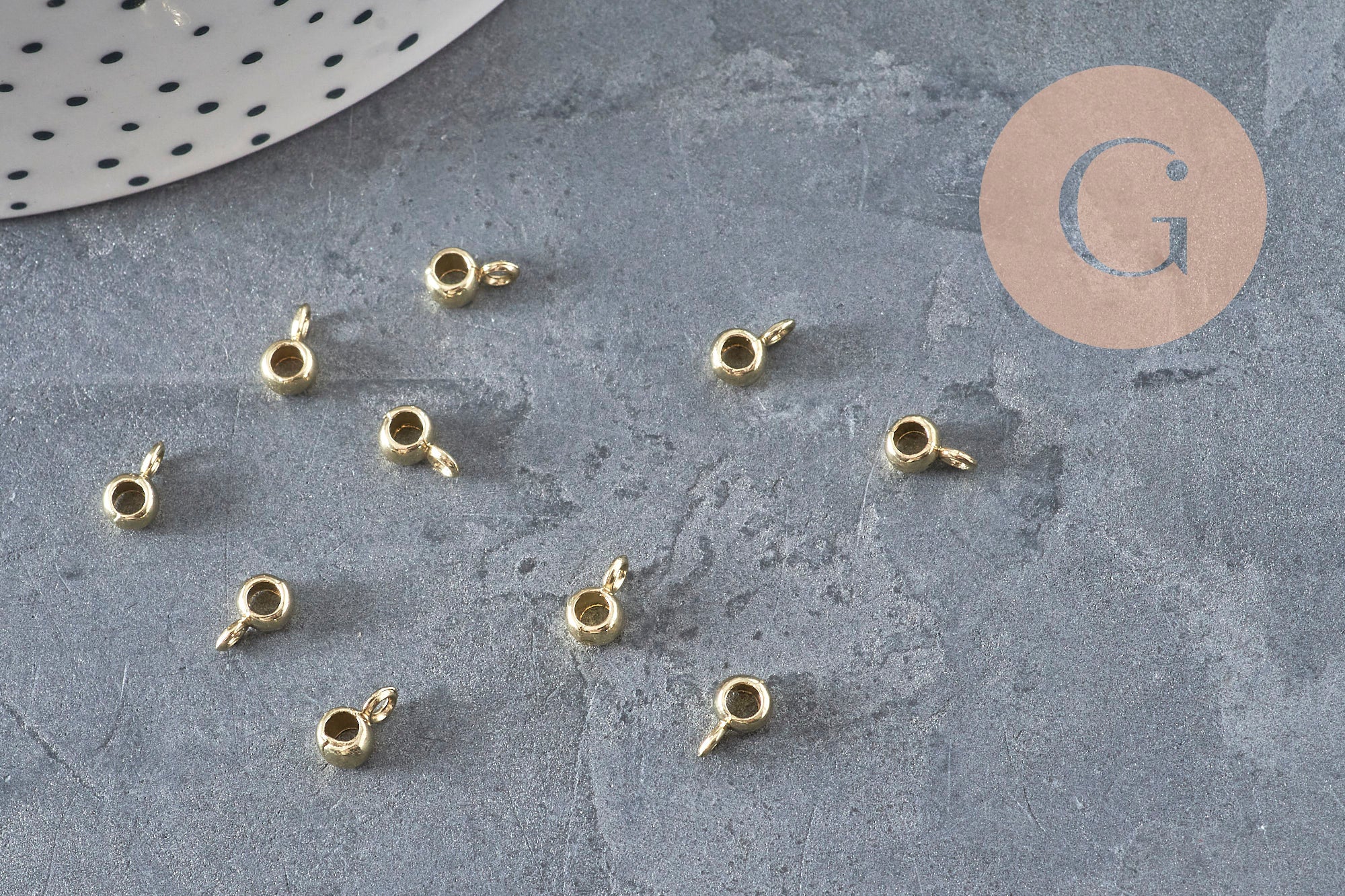 Cuenta colgante con anilla de zamak dorado 6.5x3mm, x10 (G11254)