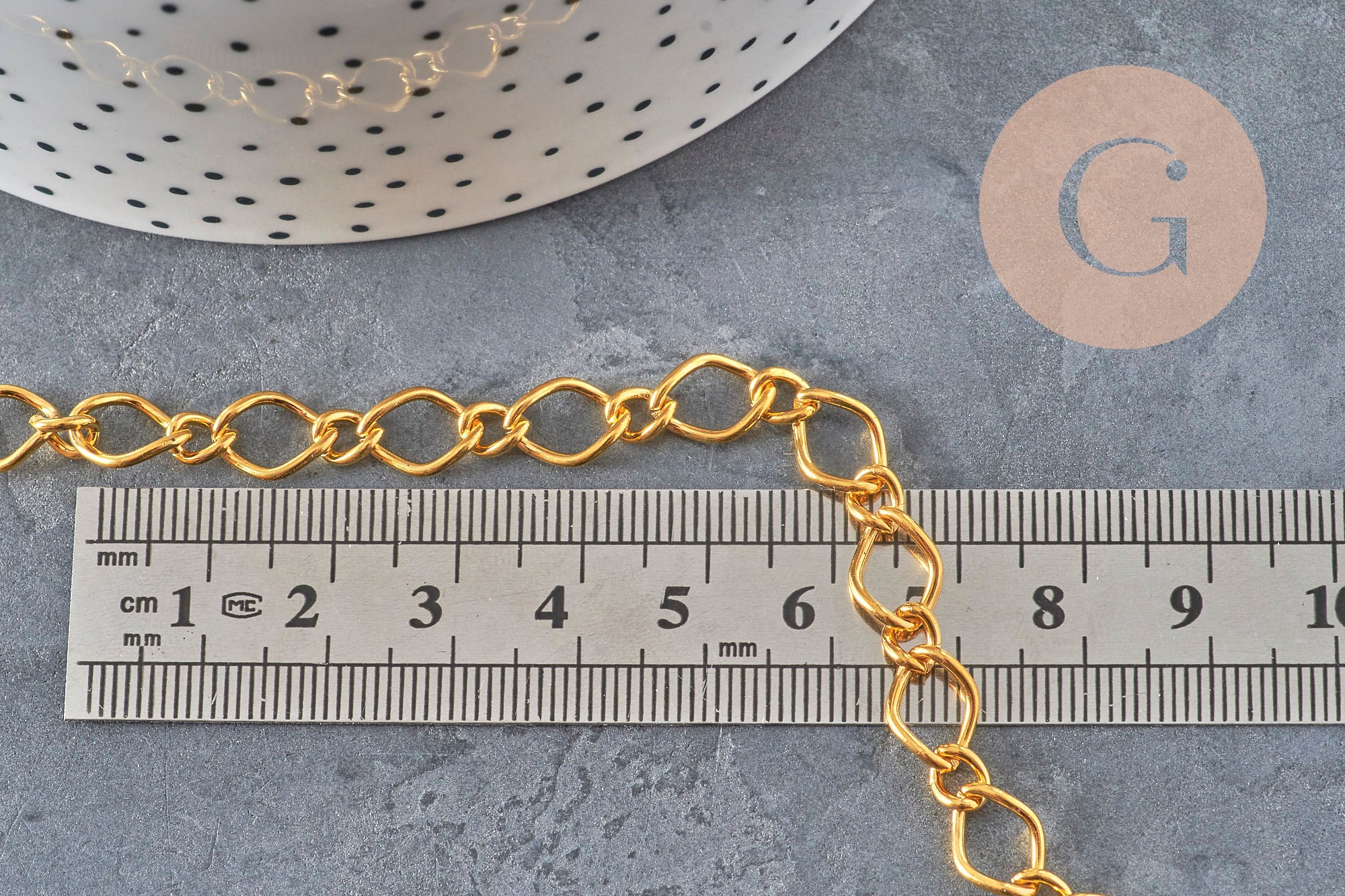 Cadena fantasía hierro dorado 7x10mm, x1 metro VÁLIDO