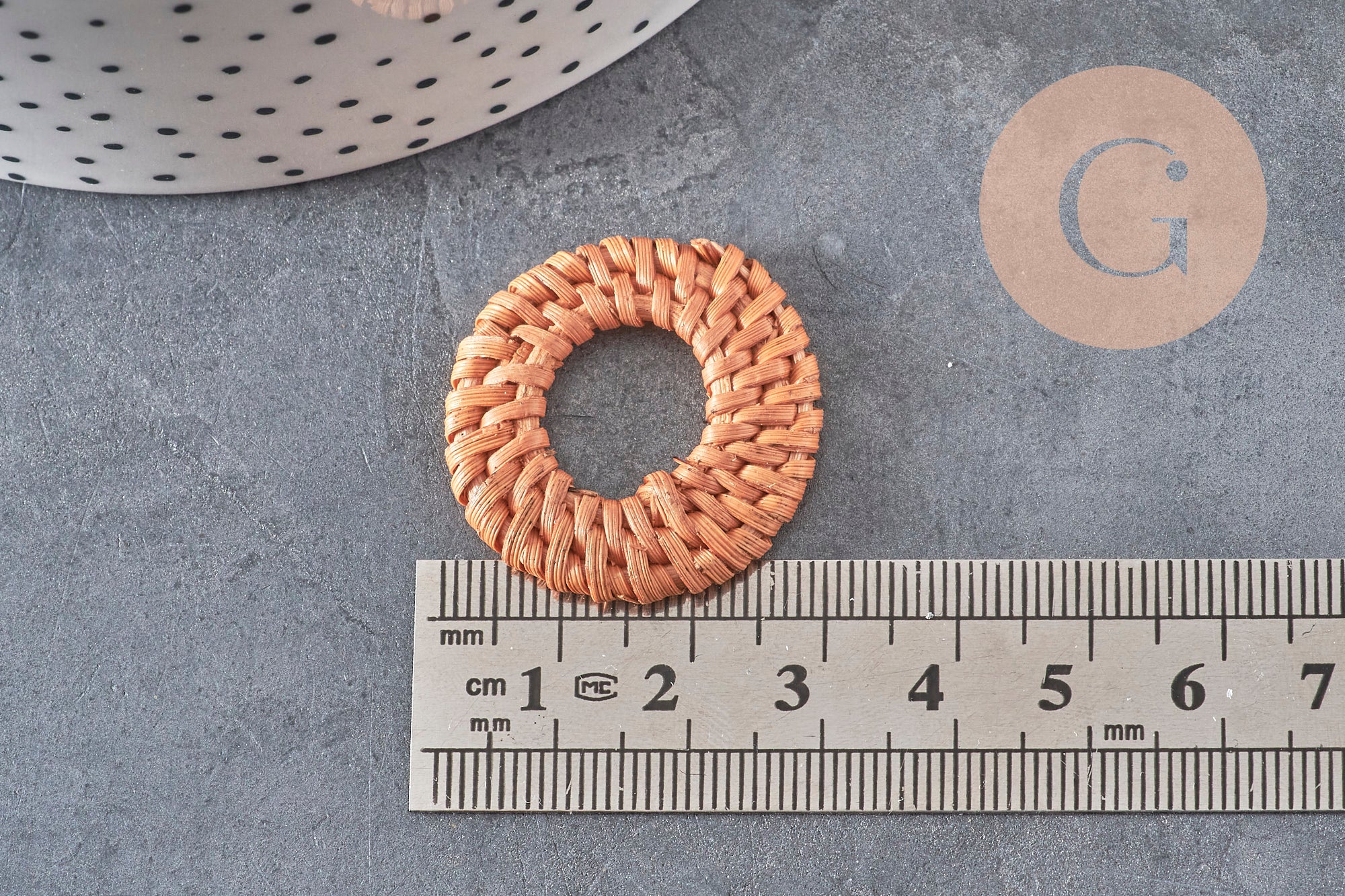 Natural woven wicker round pendant, wooden bead, wicker bead, jewelry creation, geometric beads, 28-34mm, x2 G2951