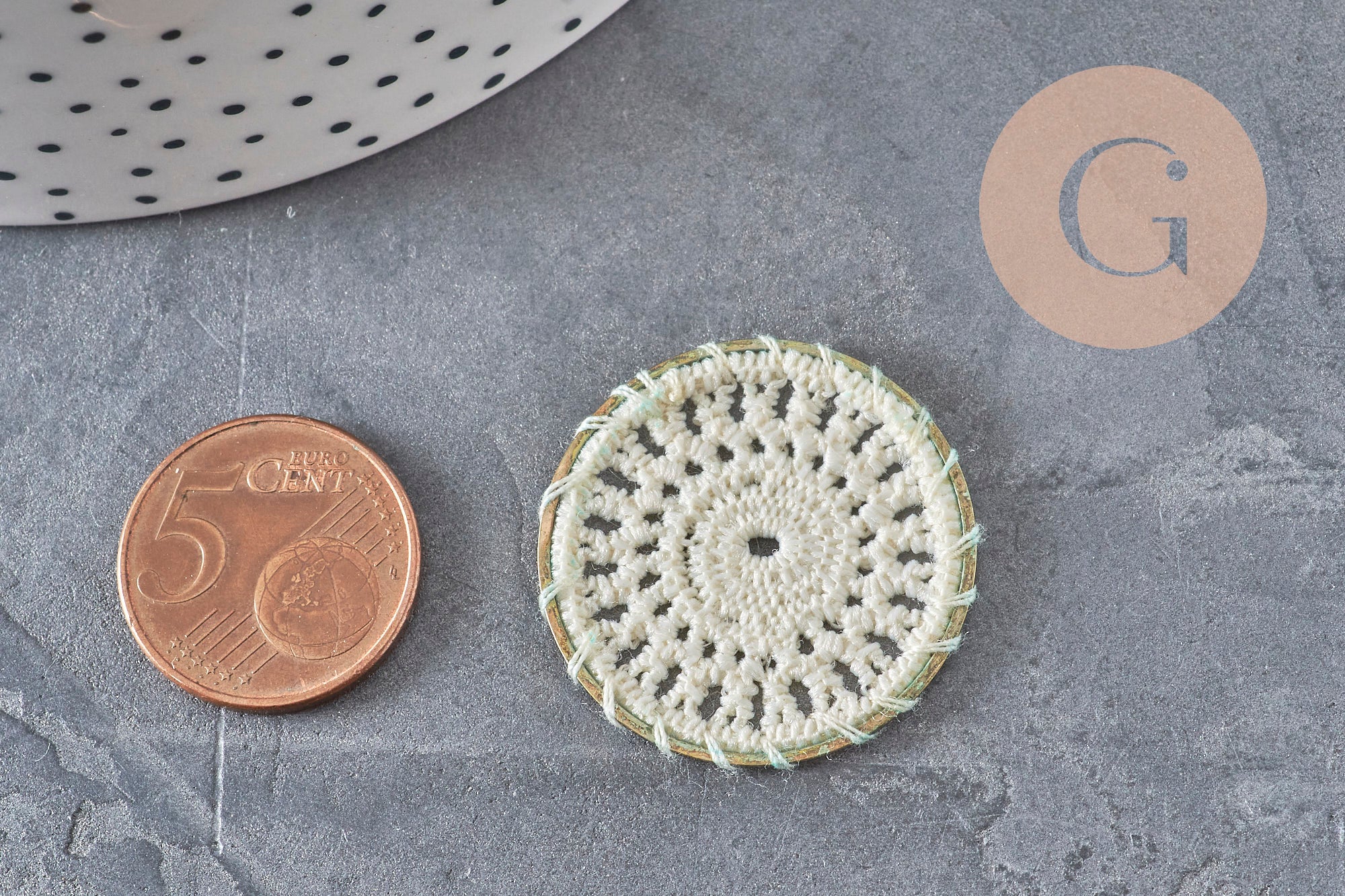 Crochet lace pendant, bohemian lace jewelry, gold-plated brass pendant, gold-plated lace flower, jewelry creation, x 5.30mm-G2301