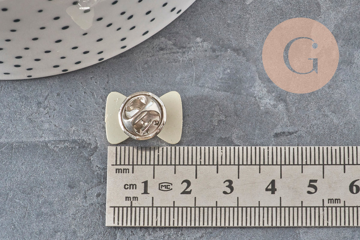 Broche pin's noeudblanc plastique & fer doré 18.5mm, x1 (G11331)