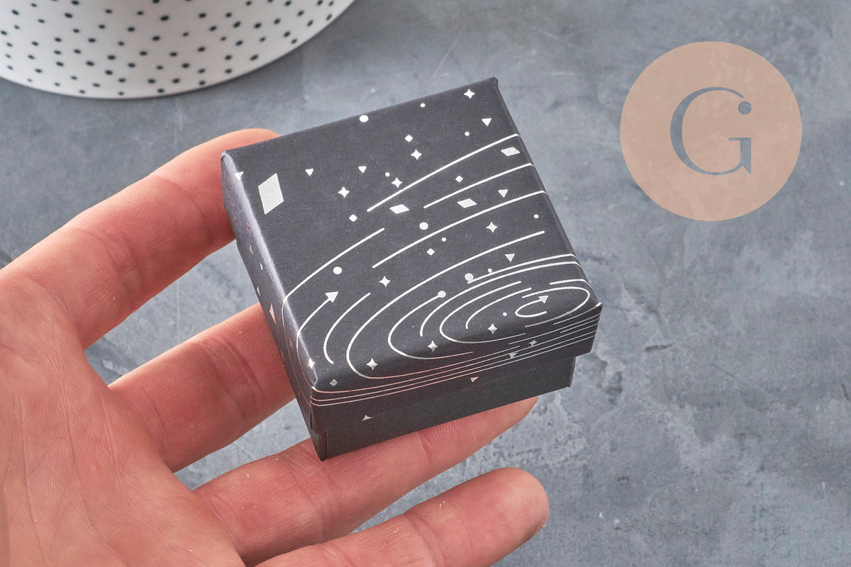Boite carrée cadeau carton noir galaxie argent 5.3cm, x1 (G11332)