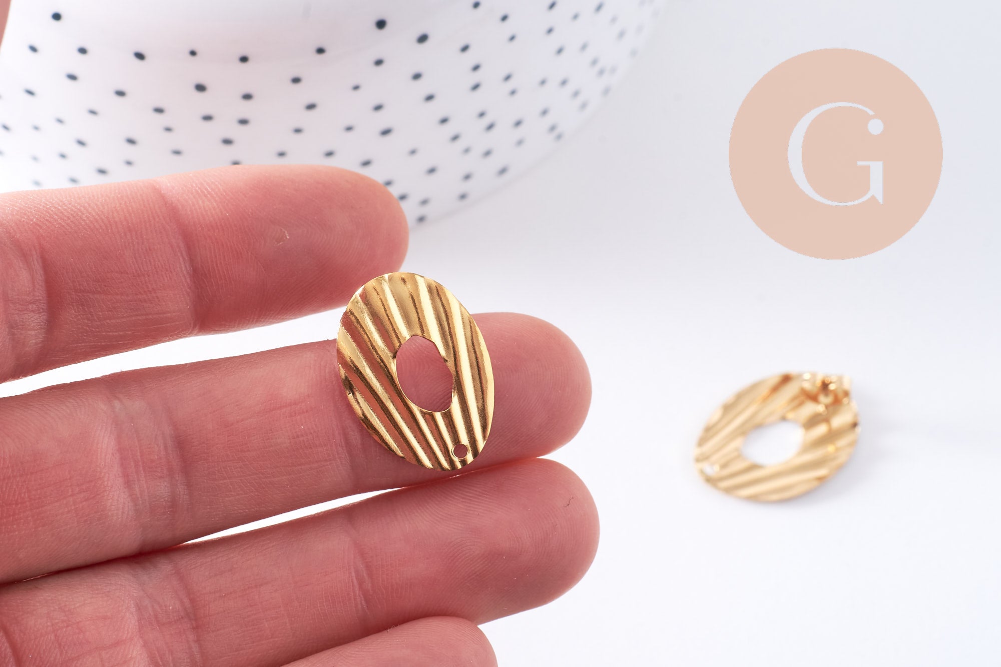 Boucles d'oreilles ovale strié acier inoxydable 304 doré 23mm, la paire (G10625)