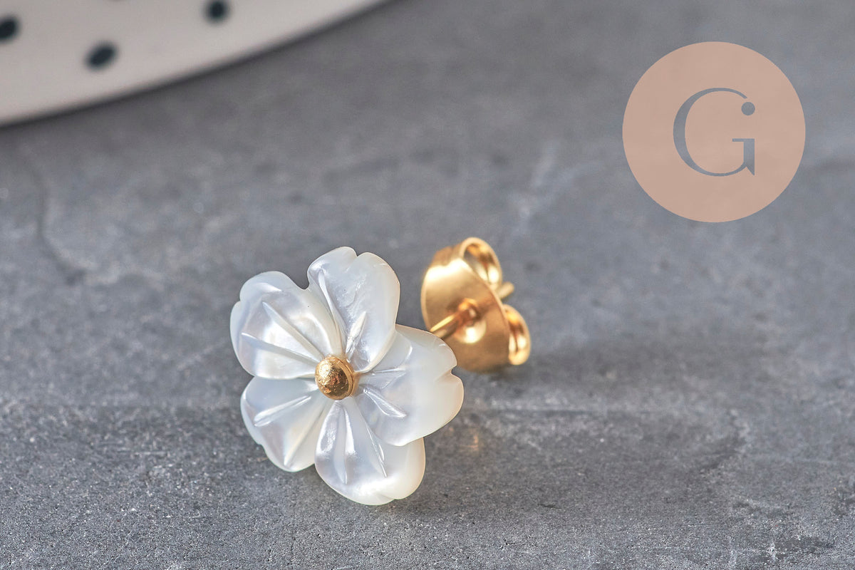 Boucles puce fleur nacre naturelle acier inoxydable doré PVD, x1 (G11305)