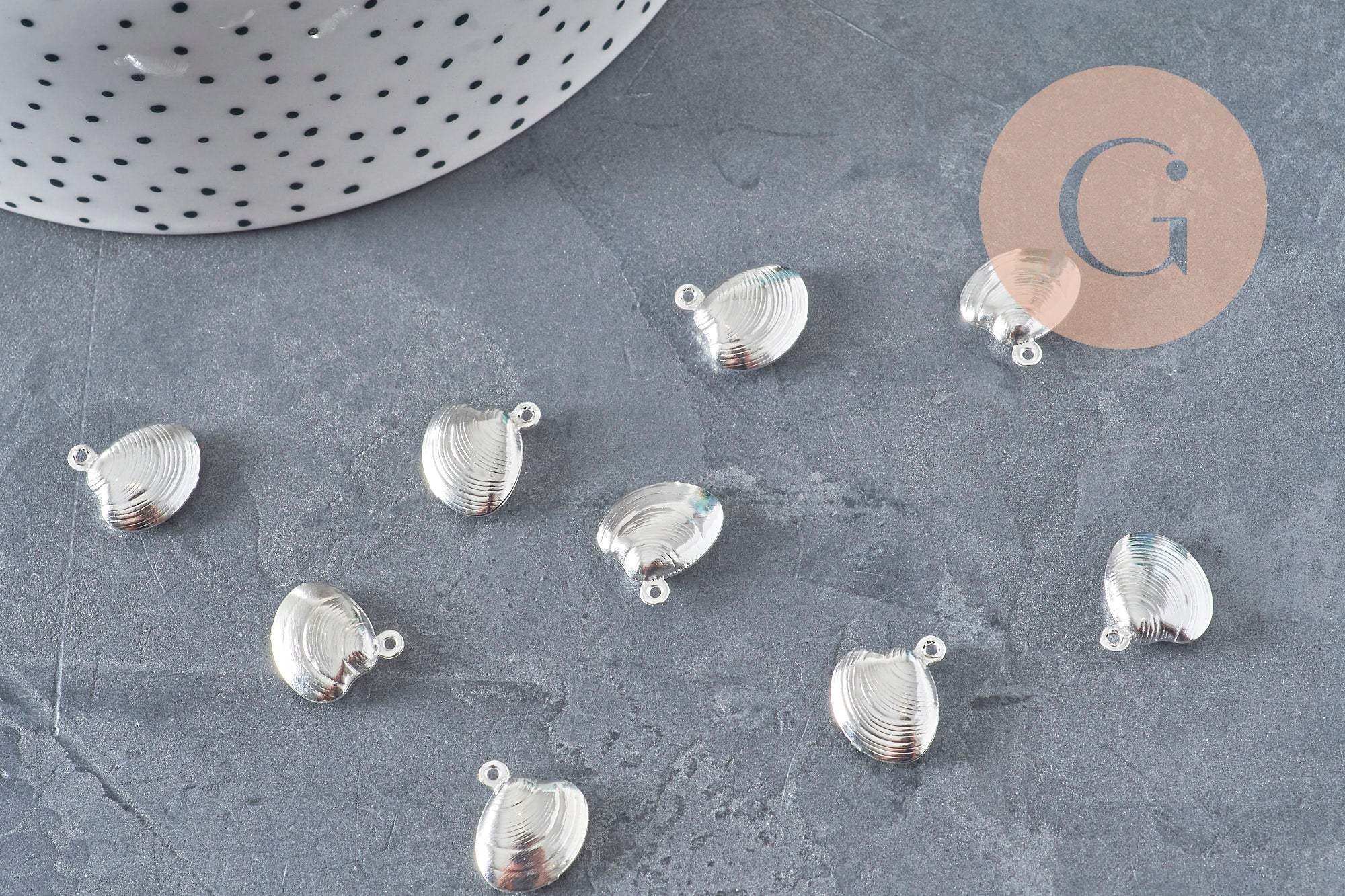 Shell charm 304 stainless steel silver plated 14mm, x1 (G11270)
