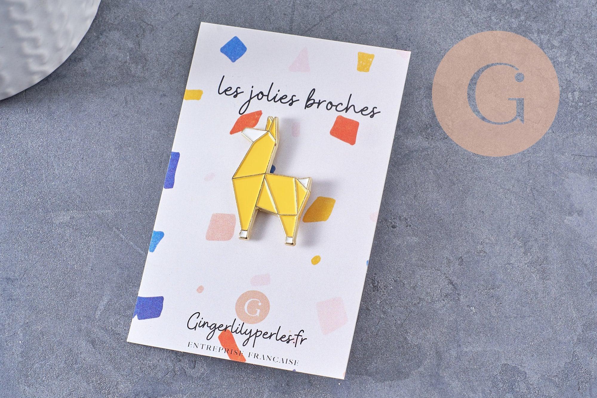 Broche pins chien caniche origami zamac doré émail jaune 32.5x21mm, x1 (G10320)