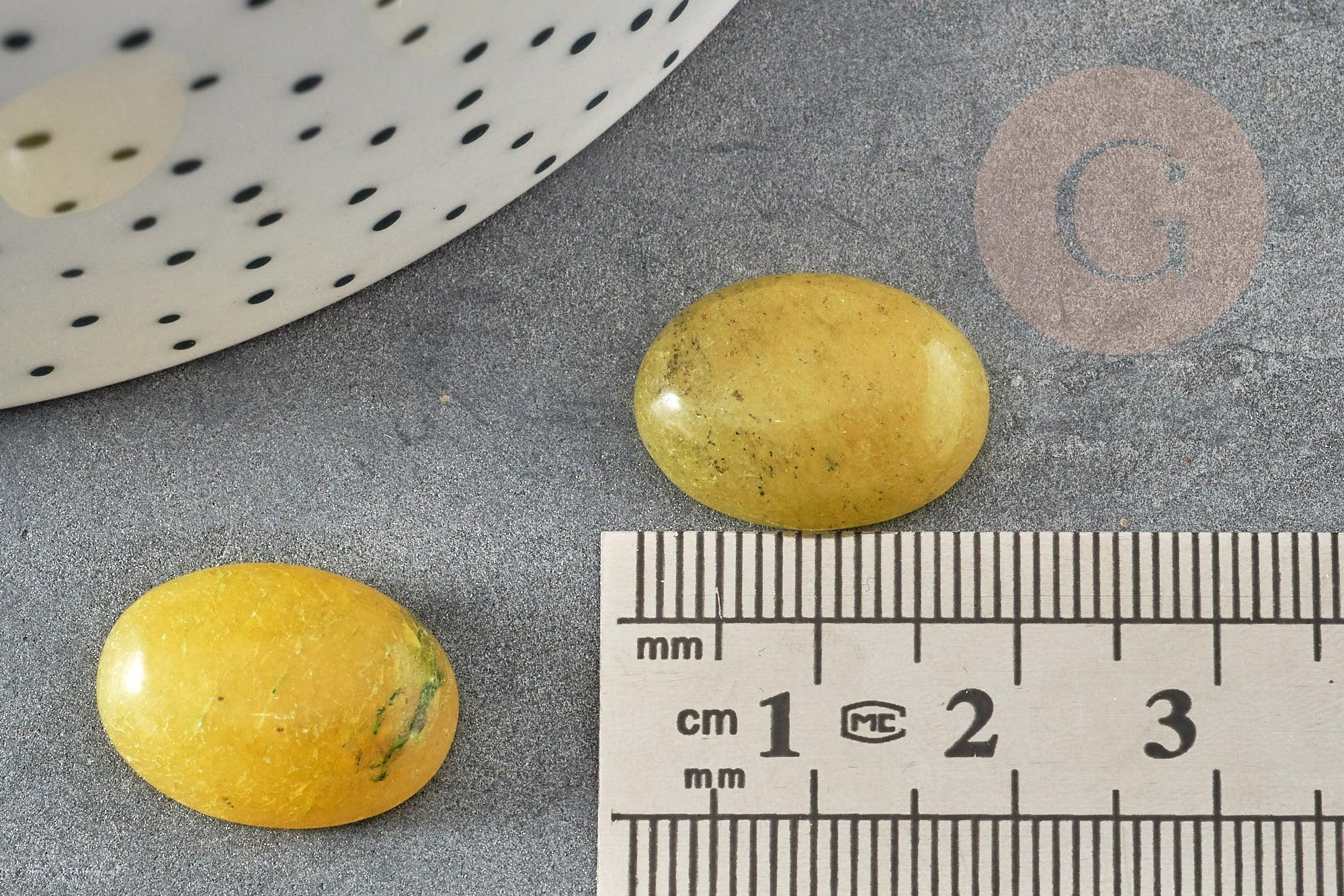 Cabochon jade vert olive naturel 13x18mm, x1 G5045