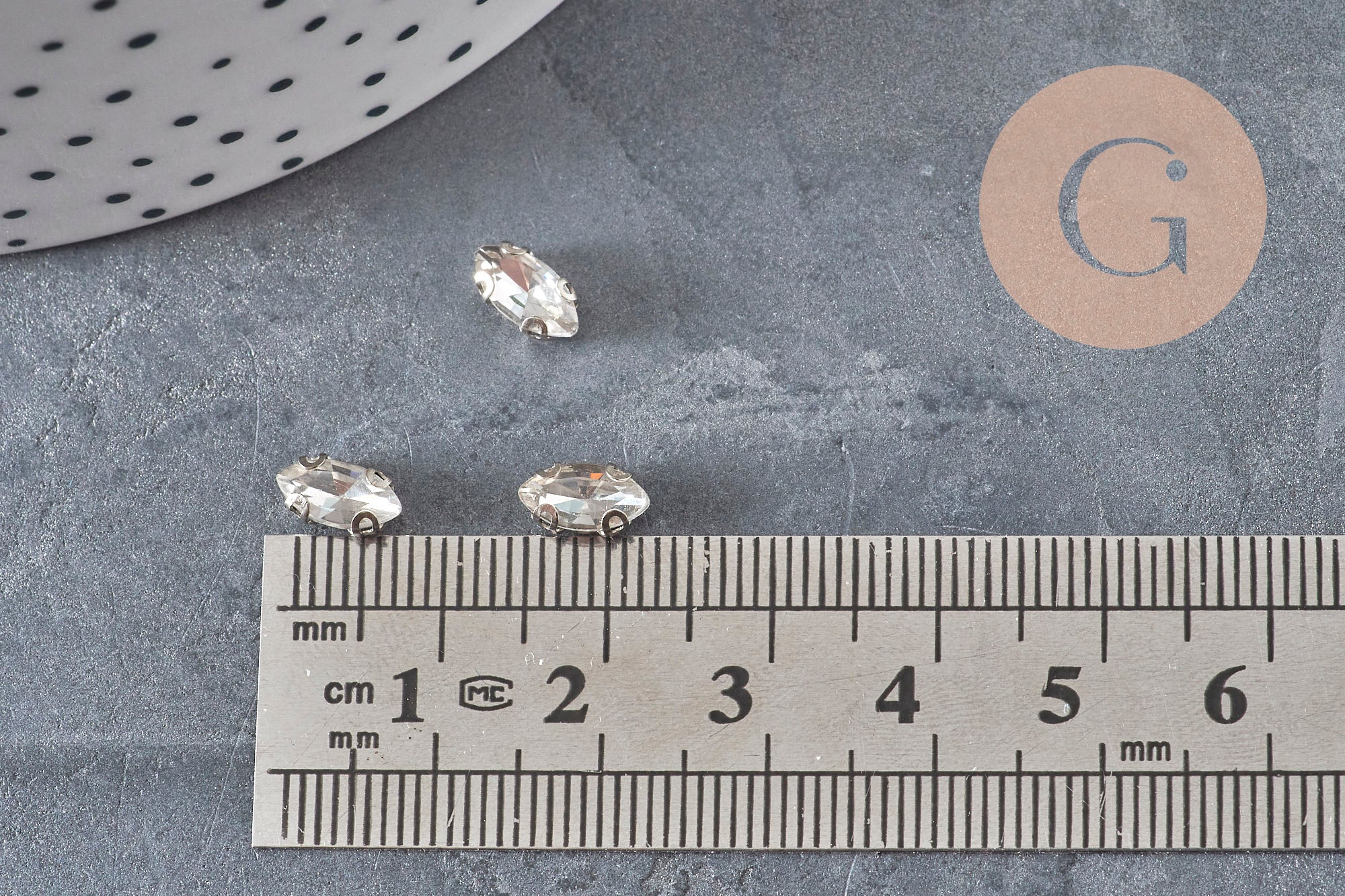 10x Platinum Plated Brass Shuttle Clear Crystal Cabochon, 8x4mm (G11191)