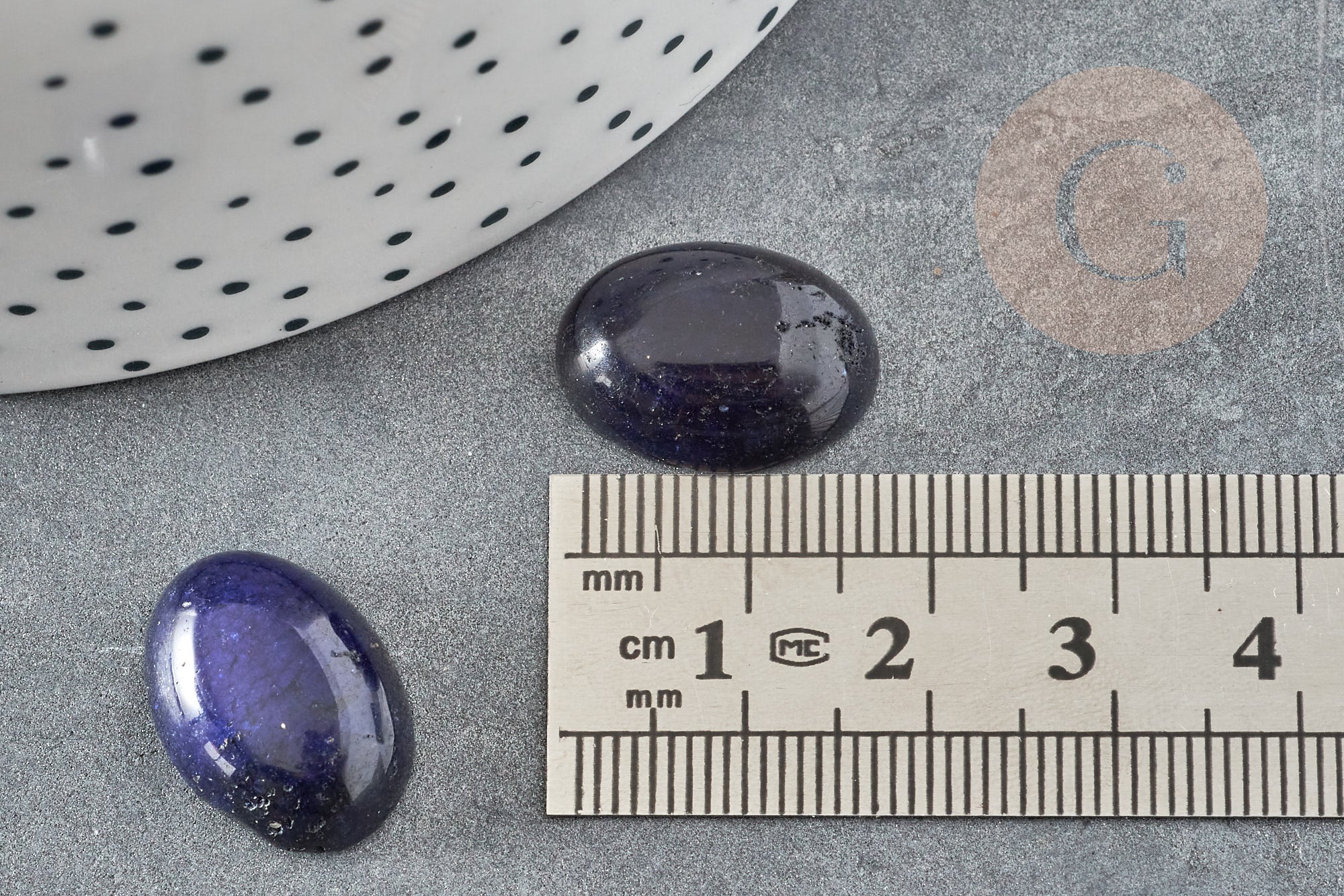 Cabochon ovale jade naturel bleu marine 16 x12mm, x1 (G2932)
