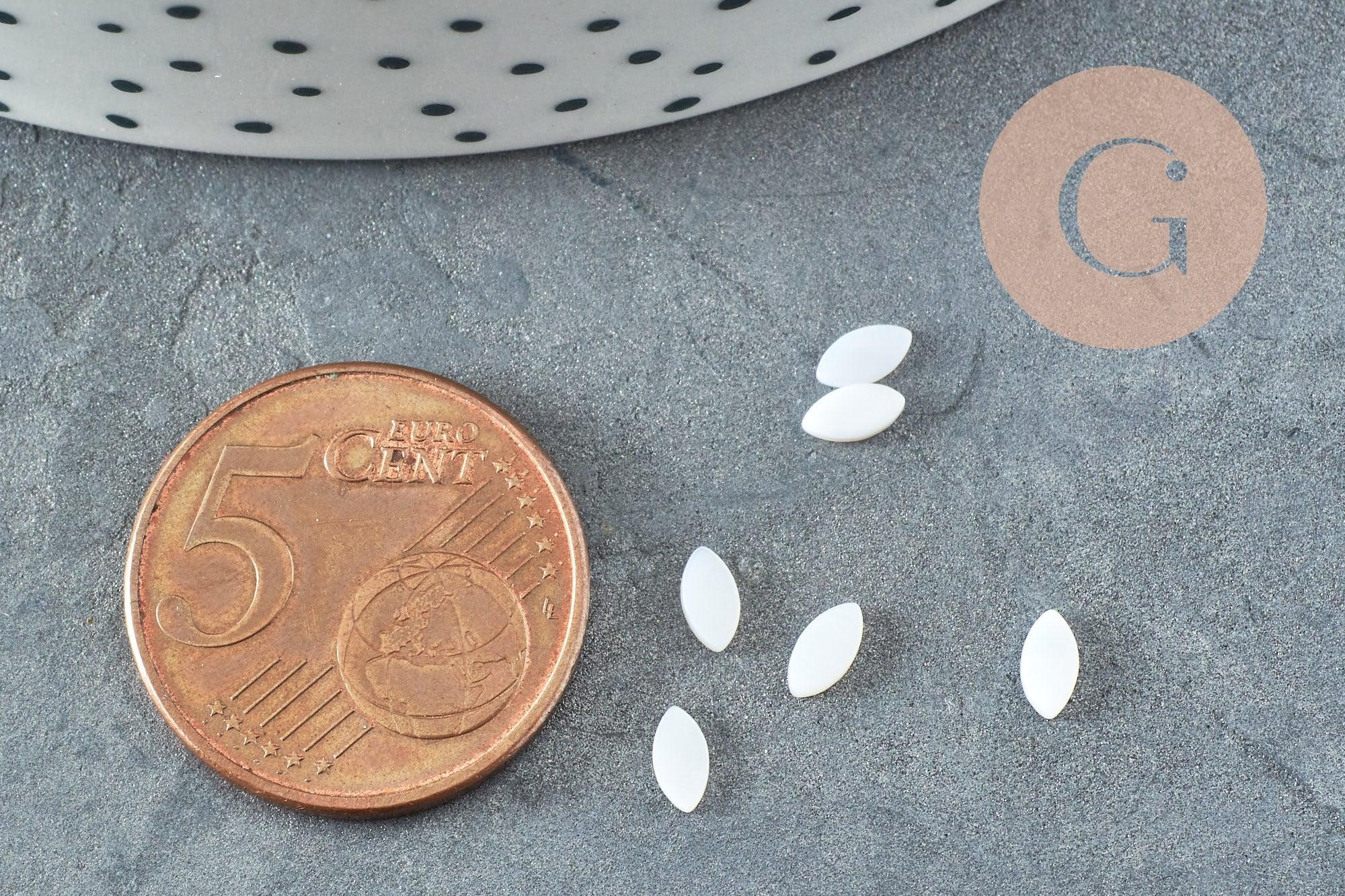 Cabochon ovale plat nacre blanche naturelle 5mm, x20 (0.4 gr) G6690