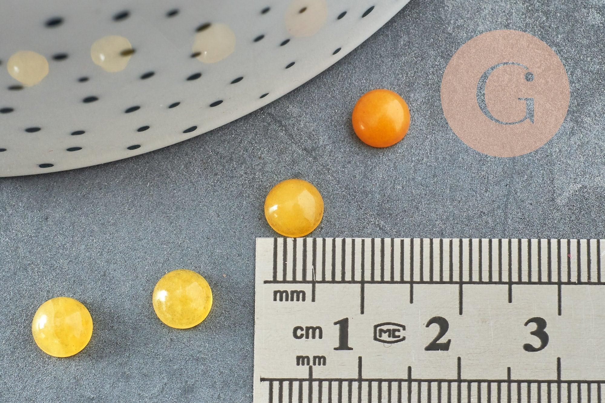 Cabochon rond jade naturel jaune 6mm, x1 (G0548)