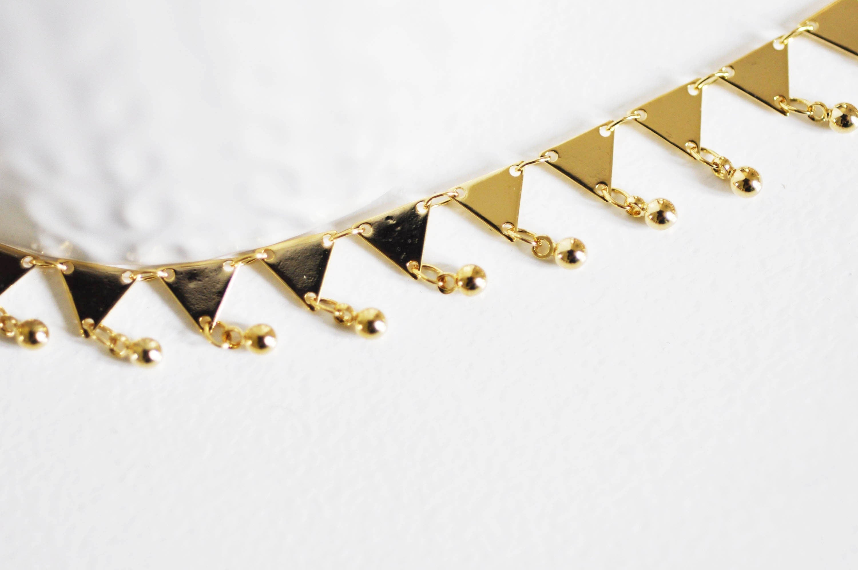 EP Chaine fantaisie triangle 16K, fourniture créative, chaine bijou, création bijou doré,chaine dorée,7 mm, 1 mètre G4784