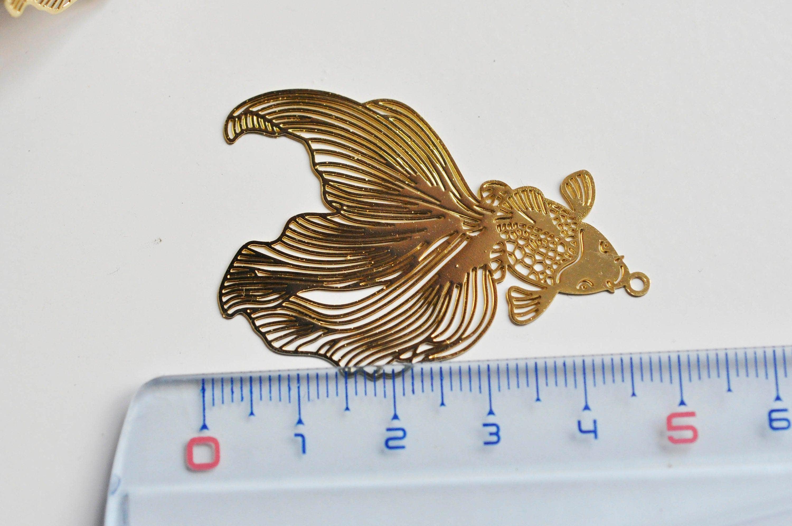 EP Pendentif estampe filigrane poisson japonais laiton doré 49 x 31 mm, x2 G3638