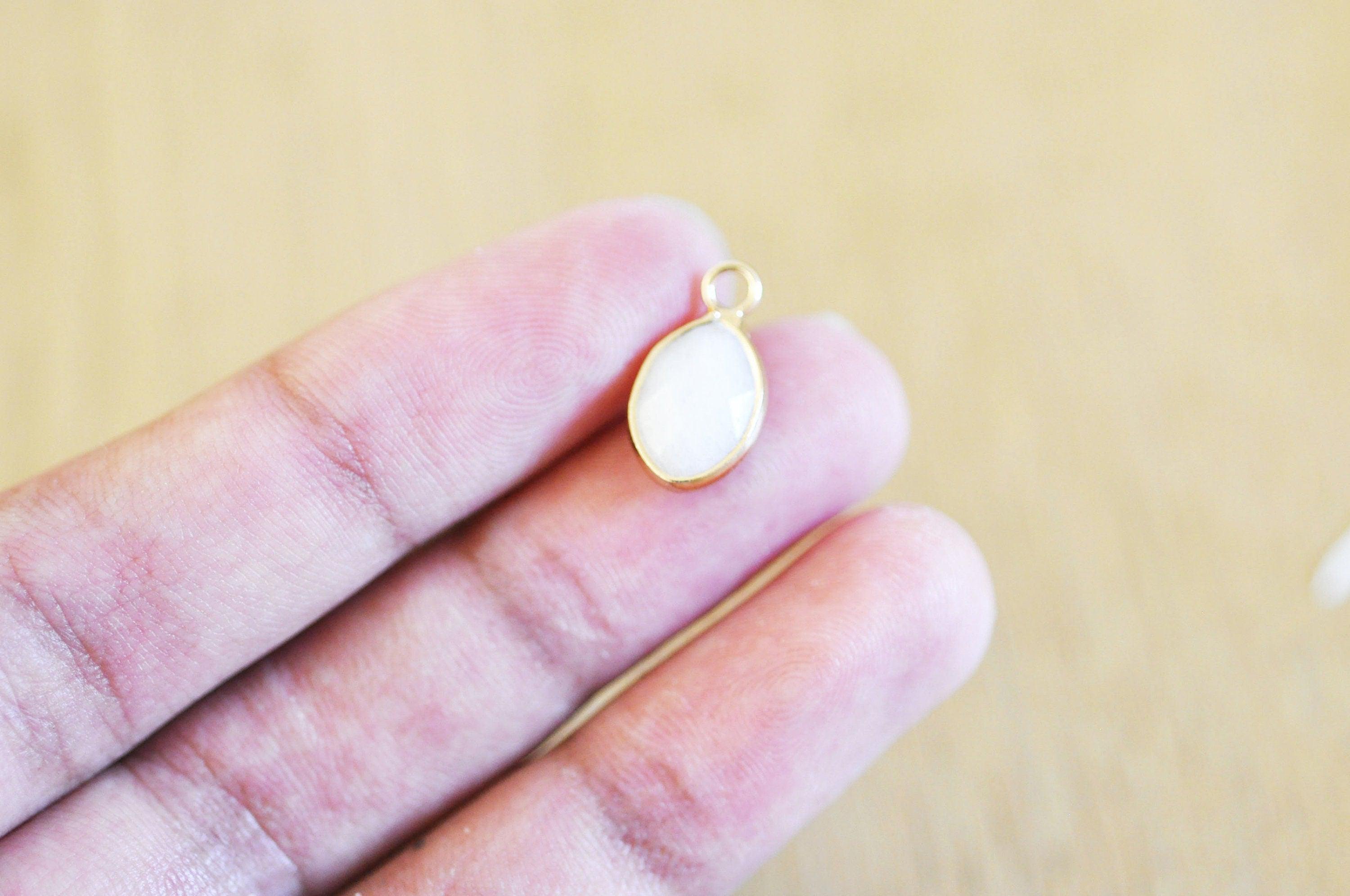 EP-Pendentif goutte jade blanc facettes,pendentif pierre,bijou pierre,pendentif pierre,jade blanc naturel,17mm, x1,G2790