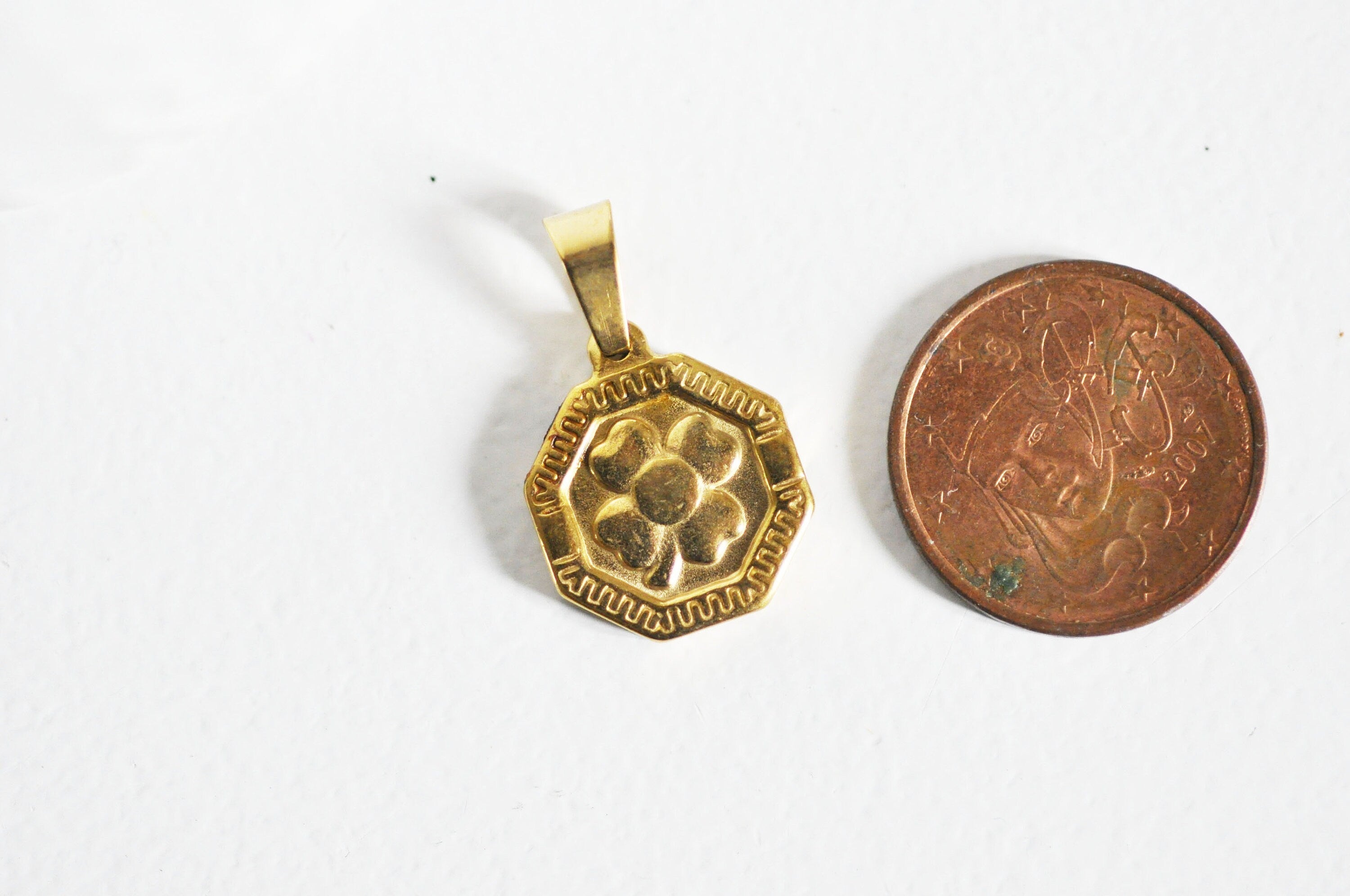 EP Pendentif médaille trèfle acier doré, pendentif doré,sans nickel,laiton doré, création bijoux,médaille or,18mm,G3061