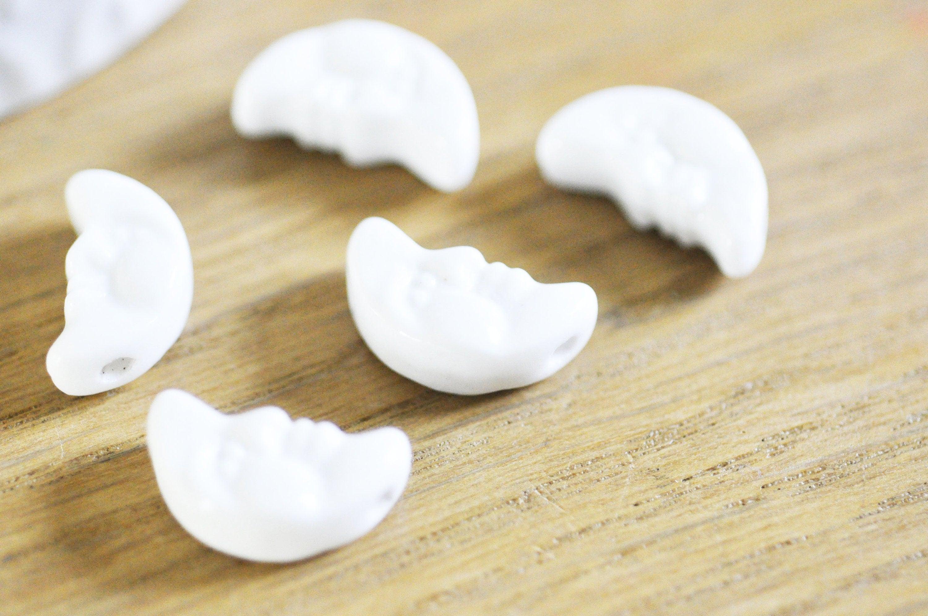 EP perle porcelaine blanche croissant lune visage, perle céramique, fabrication bijoux, céramique blanche, x 5, 18mm G5378