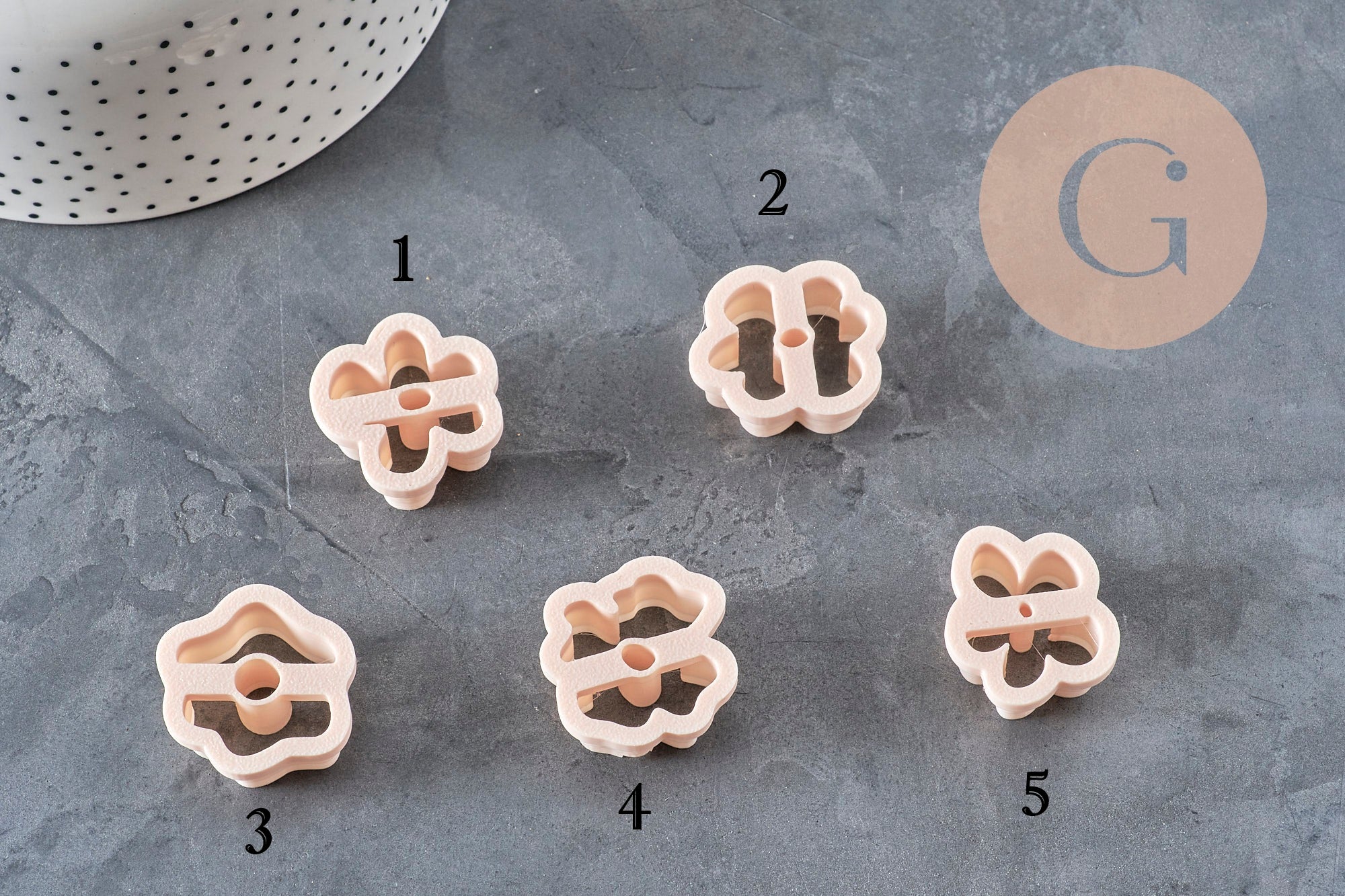 Emporte-pièce Fleur créole interchangeable 20mm en pâte polymère, couleur pêche, impression 3D.