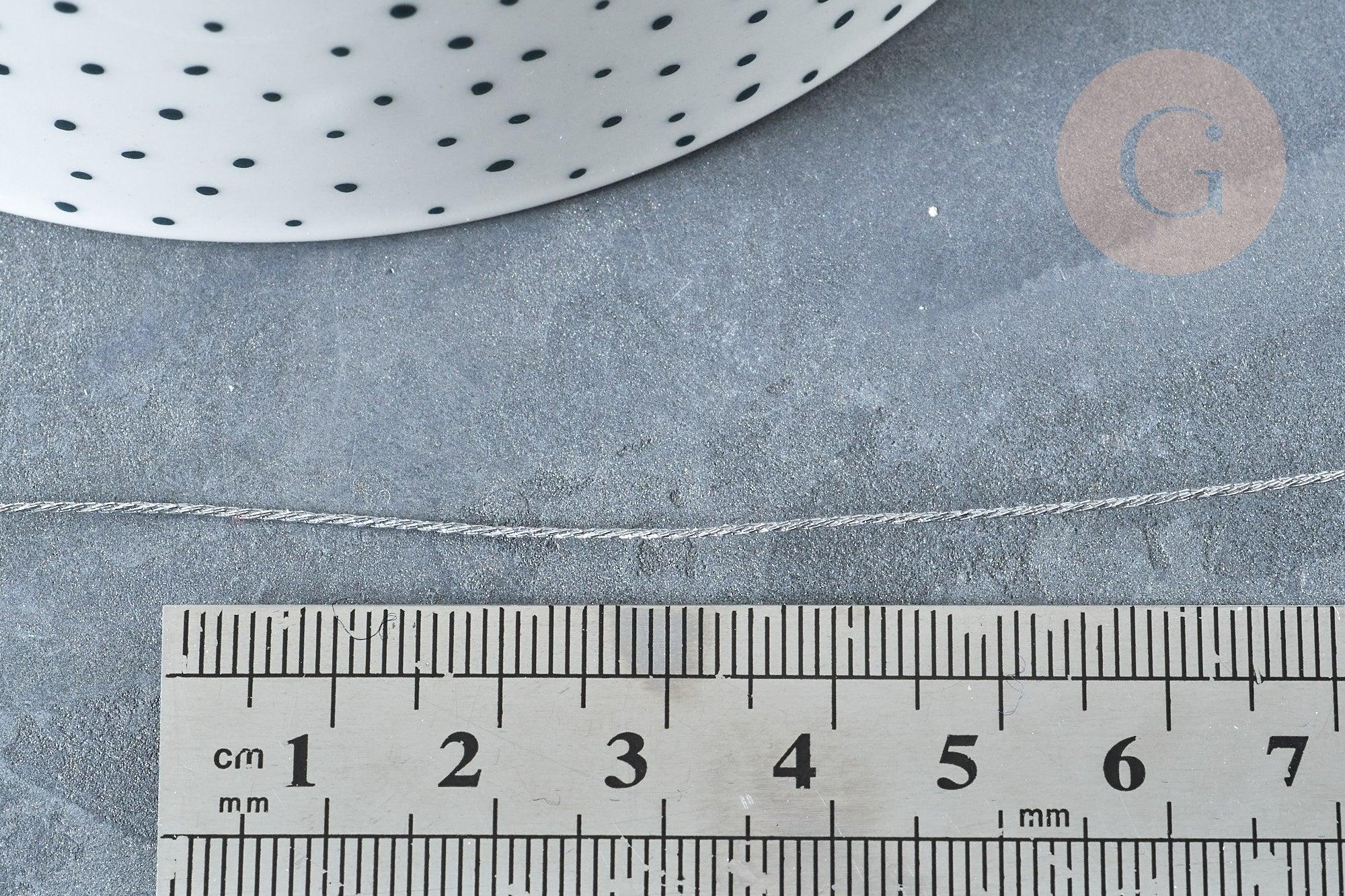 Fil argent métallisé nylon à broder-couture-bijoux 0.6mm,x5 mètres (G8138)