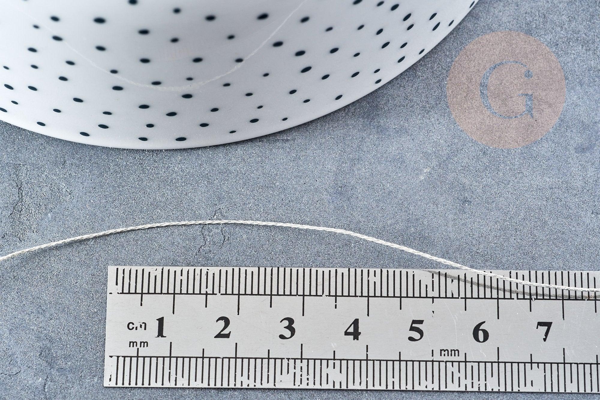 Fil nylon métallisé argent 0.6mm, fabrication bijoux,création broderie, x 5mètres G8490