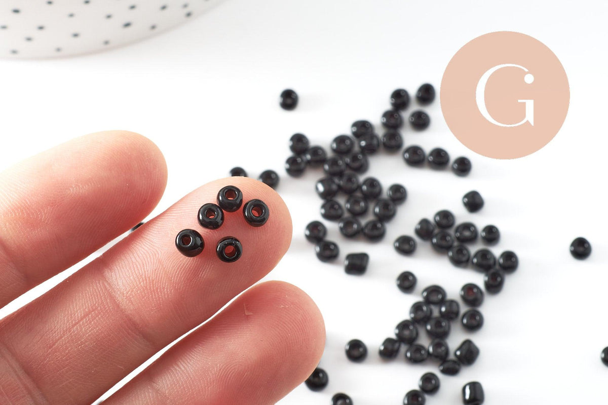 Grosses perles rocaille noire 4mm, x10Gr (G0901)