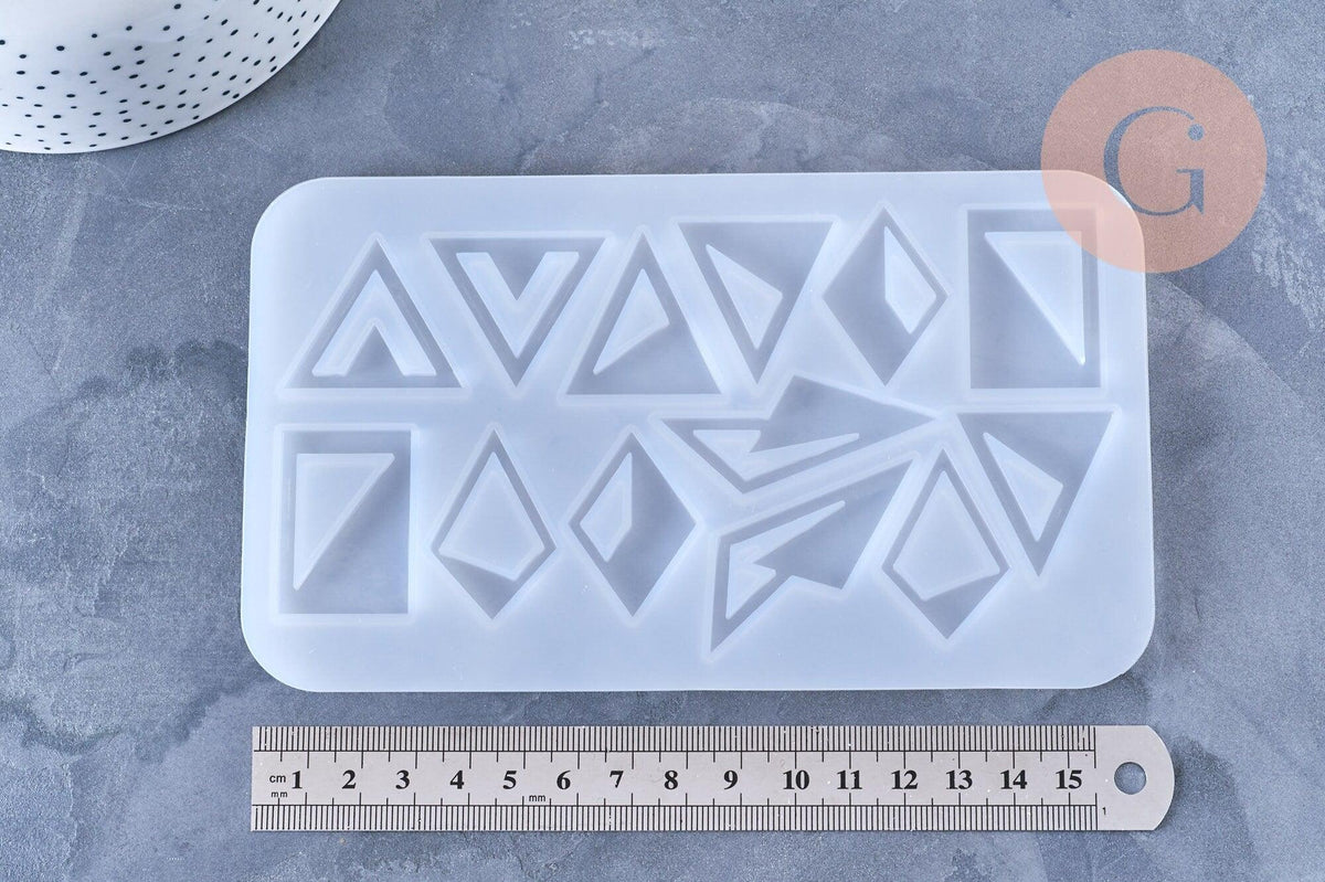 Moule triangle fabrication boucles pendentif résine, un moule en silicone pour réaliser des bijoux avec inclusion en résine, x1 (G6301)