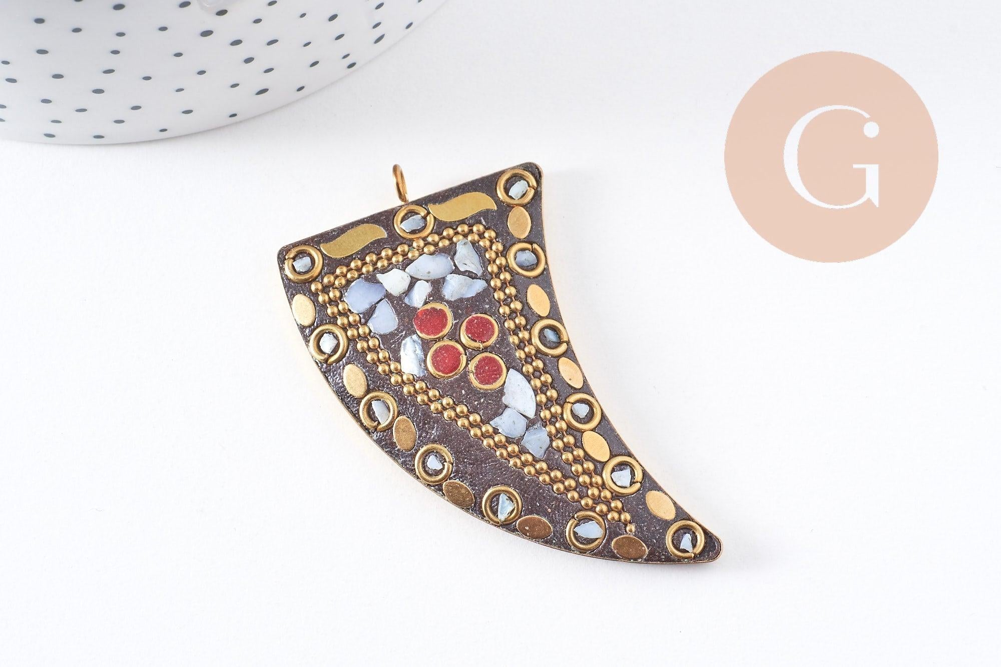 Pendentif Corne en laiton et pierres, pierre naturelle, pendentif doré, pendentif pierre, pendentif tibétain, 61mm, x1 (G3086)