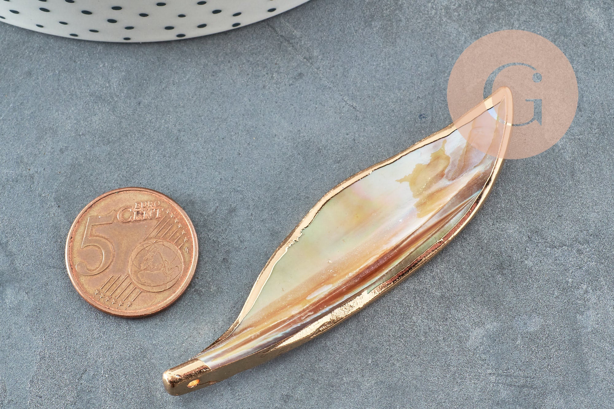 Pendentif aile nacre naturelle doré 69-73mm, x2 (G3872)