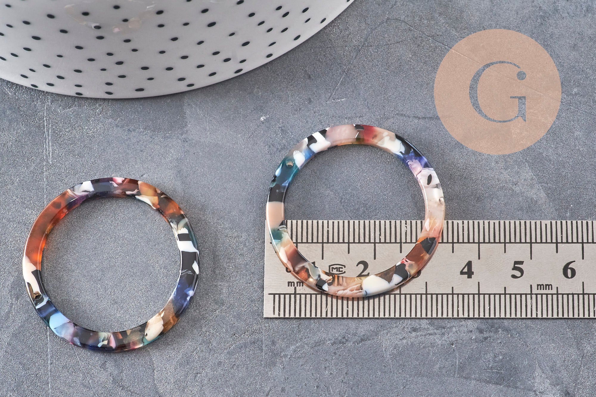 Pendentif cercle multicolore acetate 34.5mm,connecteur plastique, x5 (G4757)
