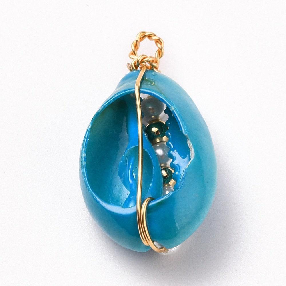 Pendentif coquillage cauri naturel peints décoré de perles nacrées, création bijou coquillage, 25-27mm, x5 (G3925)