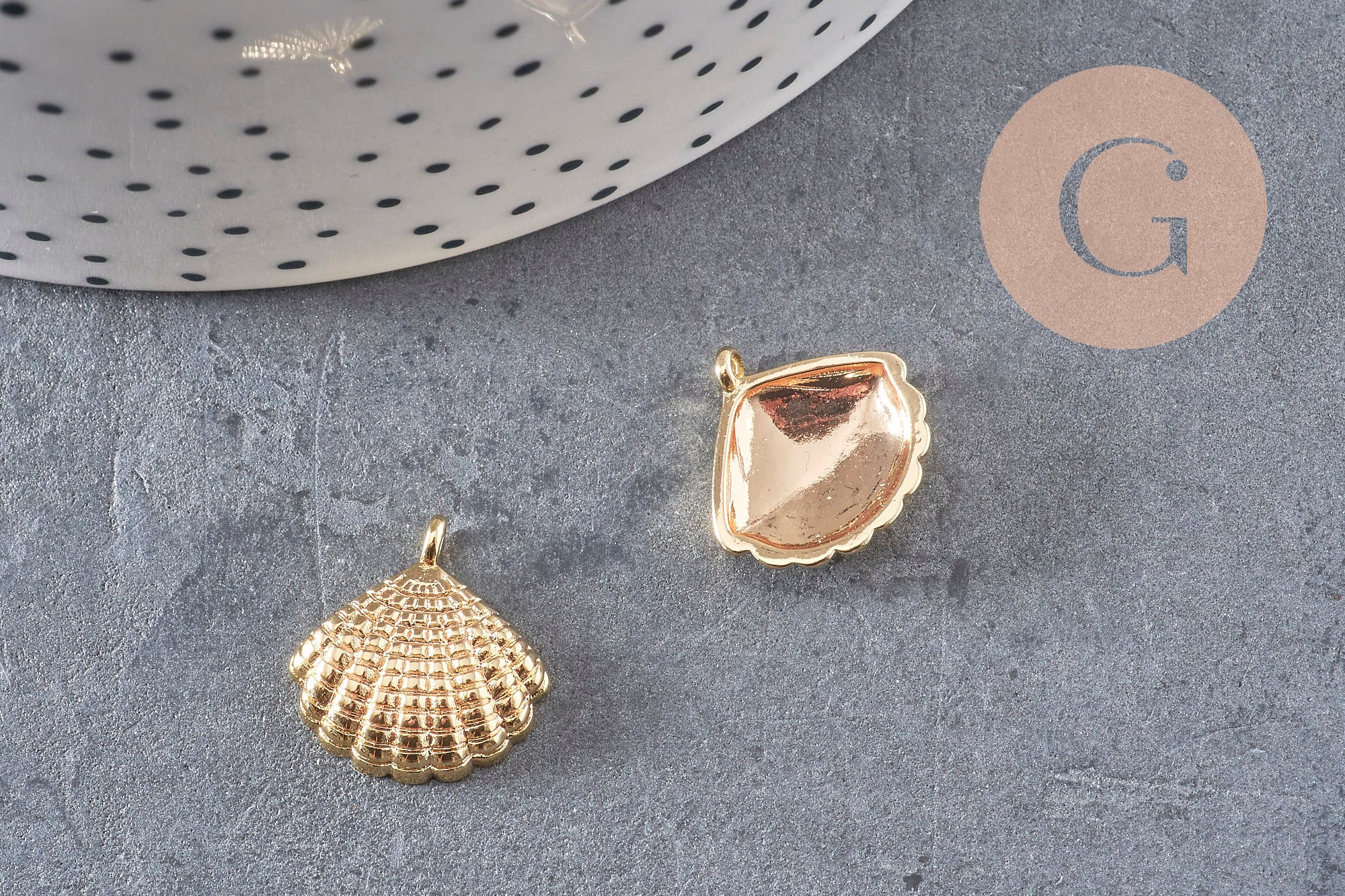 Pendentif coquillage laiton doré 14K 16.5mm, x2 (G1261)