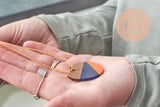 Pendentif disque en bois de noyer résine bleus et orange 37mm, x2 (G9849)