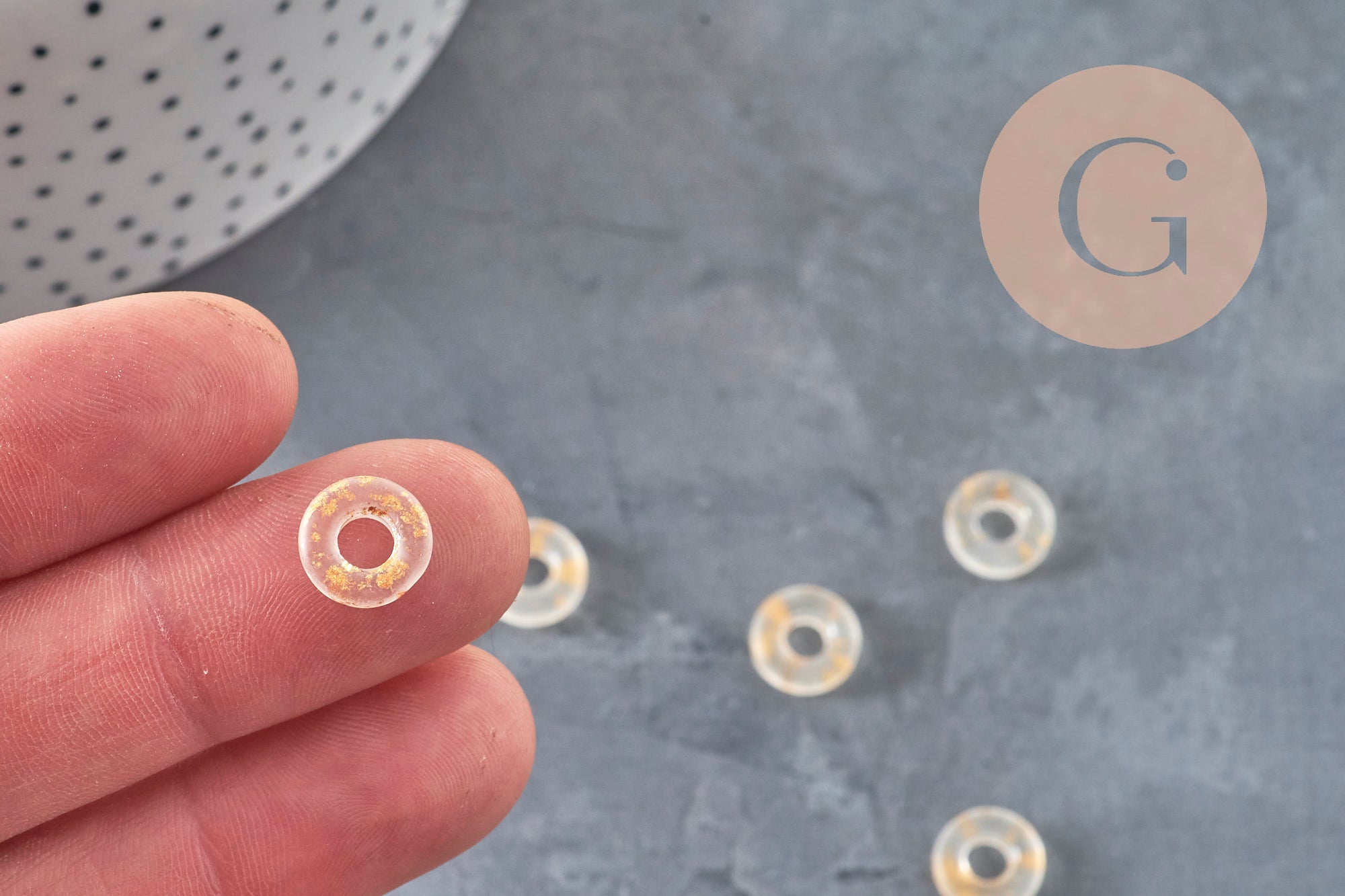 Transparent glass and gold leaf donut pendant, a round glass pendant for your jewelry creations, 15x3mm, x 10 (G3299)