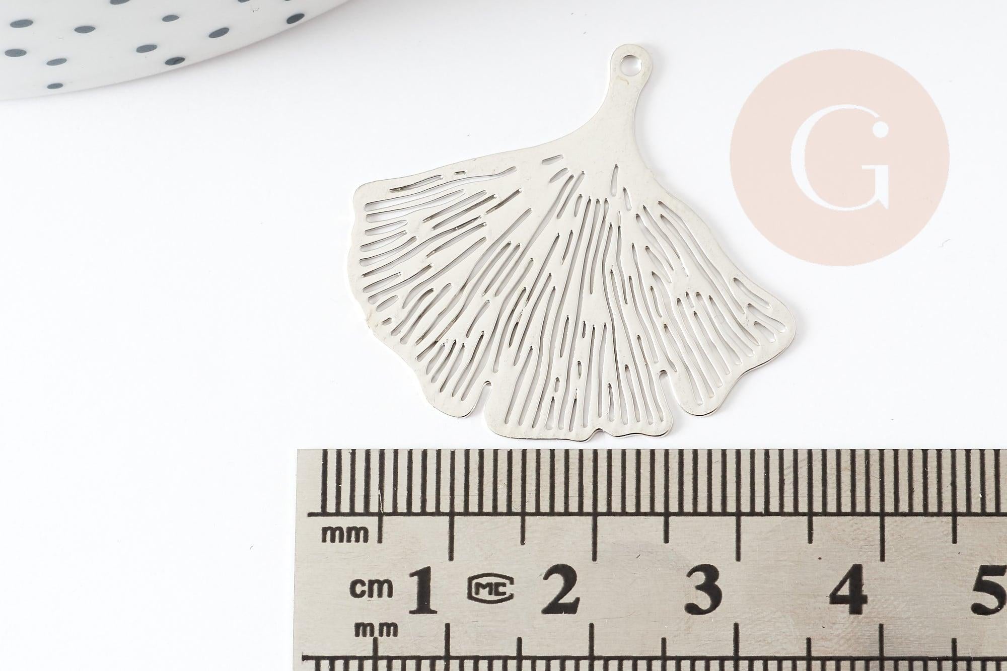 Pendentif estampe filigrane feuille gingko laiton argenté, Pendentif très fin et léger ,30x33mm, x2 (G5151)