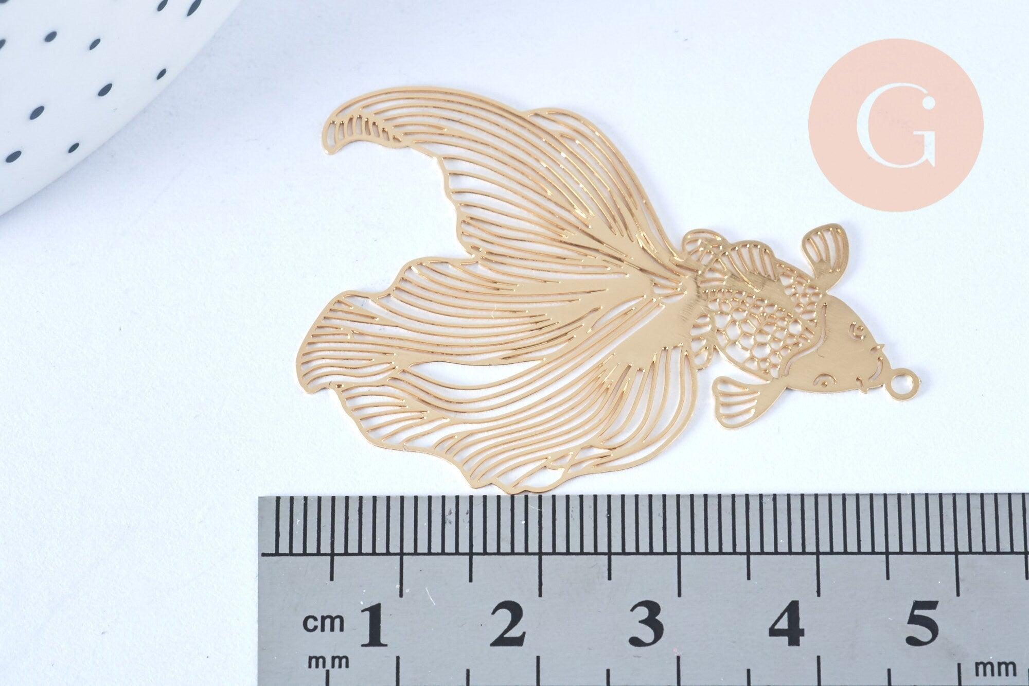 Pendentif estampe filigrane poisson japonais laiton doré clair 49x31mm x2 (G5238)