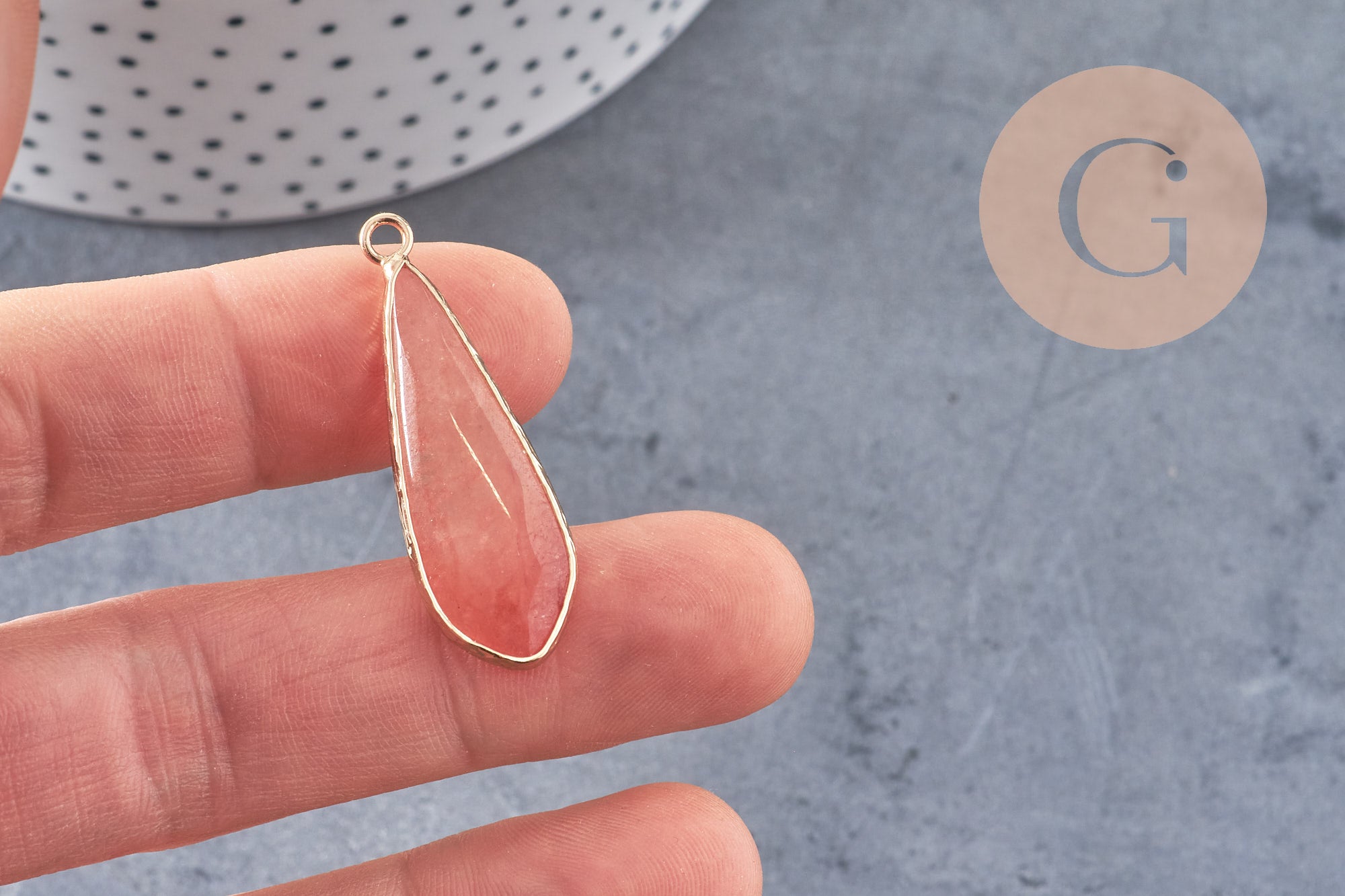 Pendentif goutte jade rose facettes doré 31mm, x1 (G1774)