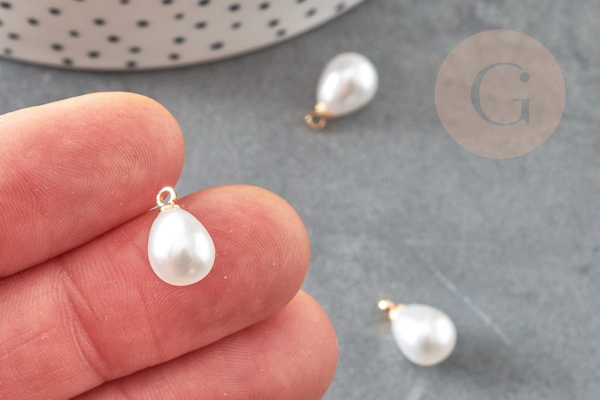 Pendentif goutte plastique imitation perle eau douce laiton doré 18K 13mm, x1 (G9364)