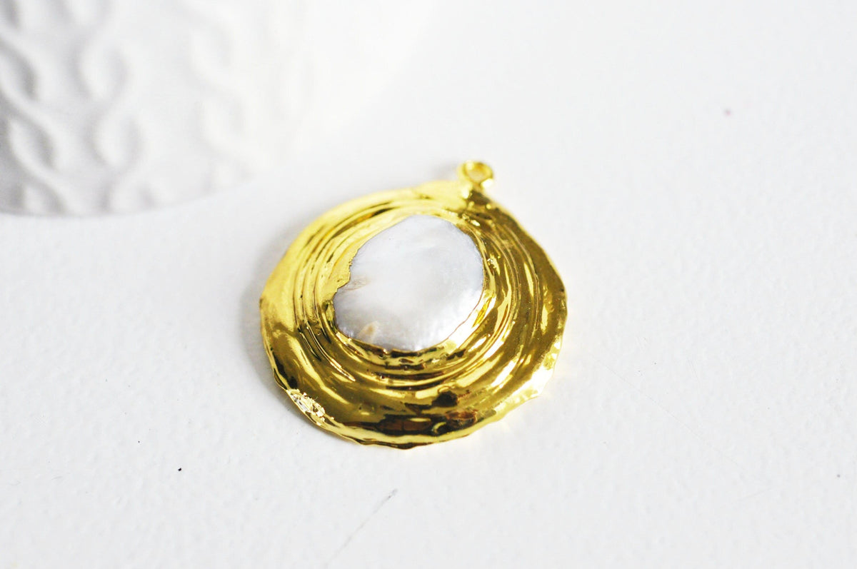 Pendentif laiton dorée perle naturelle,creation bijou femme, bijou minimaliste, bijou doré perle, cadeau anniversaire 34x31mm, x1 G5331