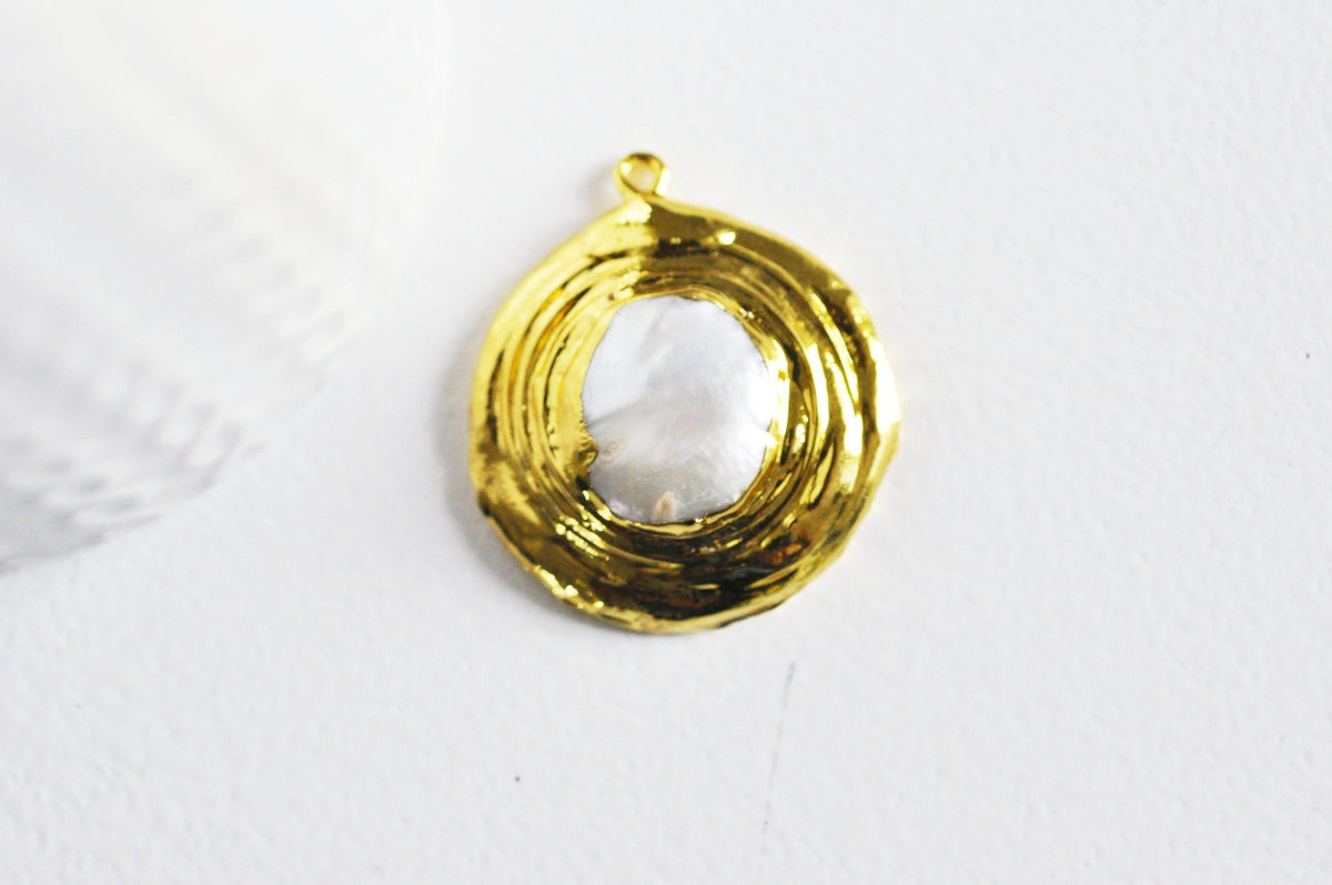 Pendentif laiton dorée perle naturelle,creation bijou femme, bijou minimaliste, bijou doré perle, cadeau anniversaire 34x31mm, x1 G5331