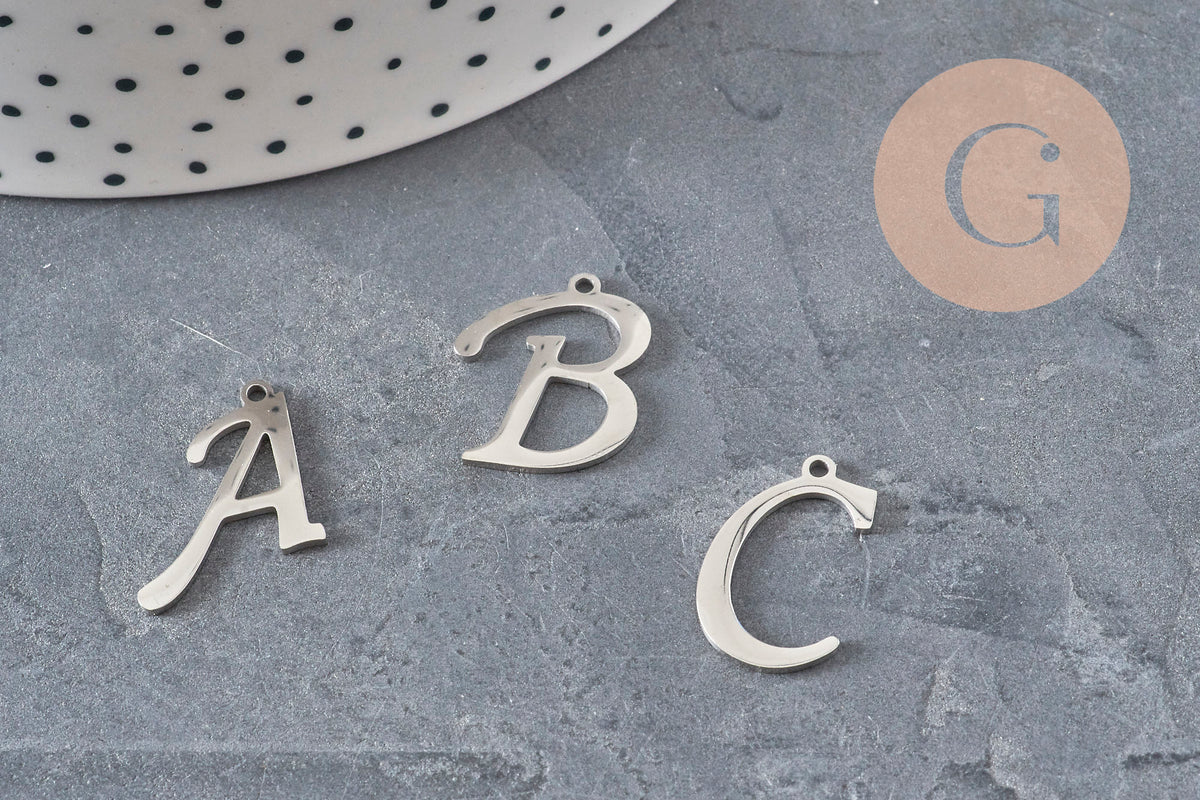 Pendentif lettre initiale acier inoxydable platine 20.5mm, x1 (G11374)-Breloques et pendentifs-Gingerlily Perles