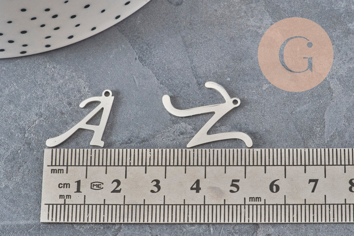 Pendentif lettre initiale acier inoxydable platine 20.5mm, x1 (G11374)-Breloques et pendentifs-Gingerlily Perles