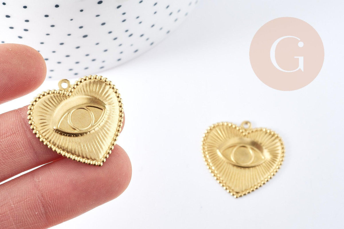 Pendentif médaille coeur oeil protecteur laiton brut 28mm, un apprêt doré sans nickel,une médaille dorée en laiton brut, x1 G6317