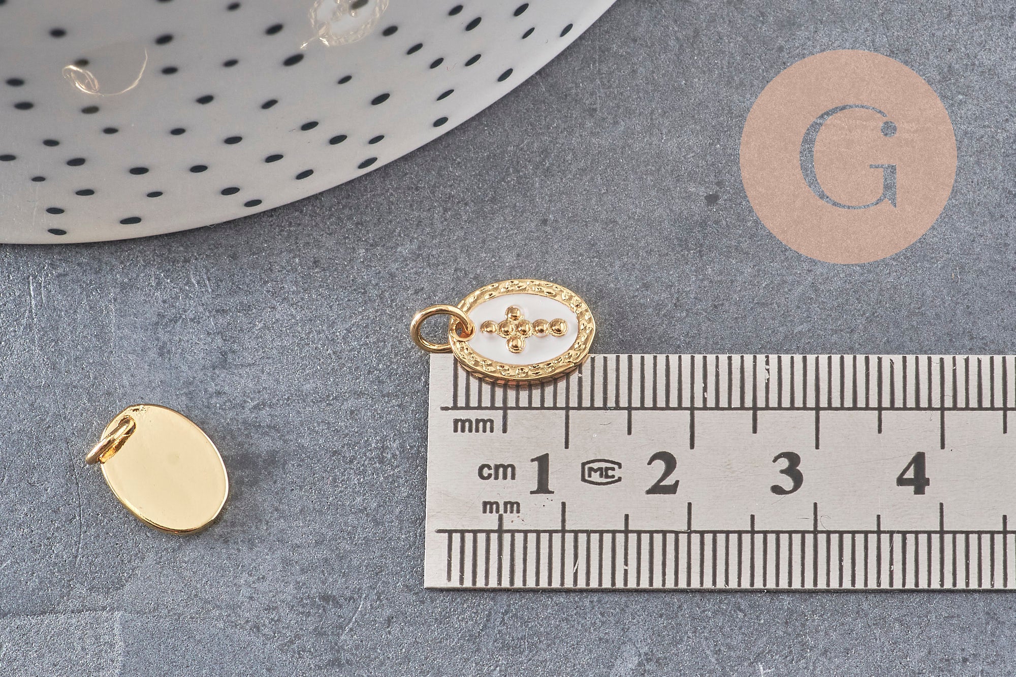 Pendentif médaille ovale croix laiton doré 12mm, x1 (G2949)