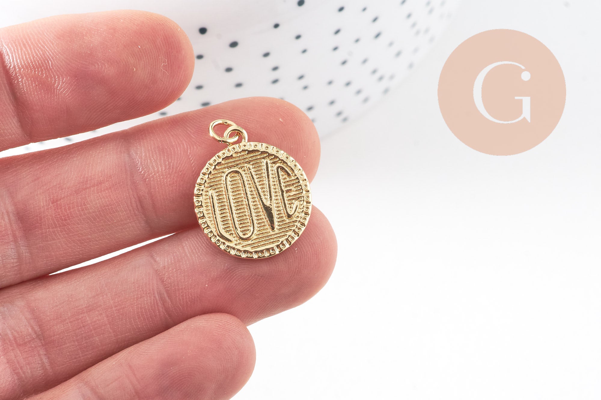 Pendentif médaille rond LOVE laiton doré 20.5mm, x1 (G10814)