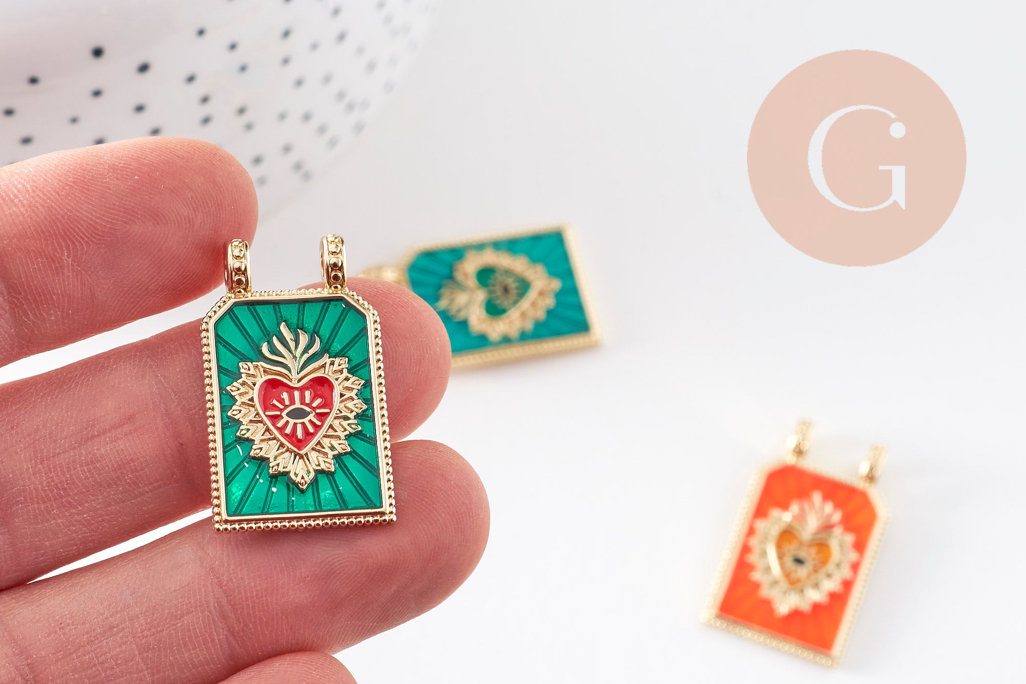 Pendentif rectangle émaillé coeur sacré laiton doré 29mm, x1 (G10942)